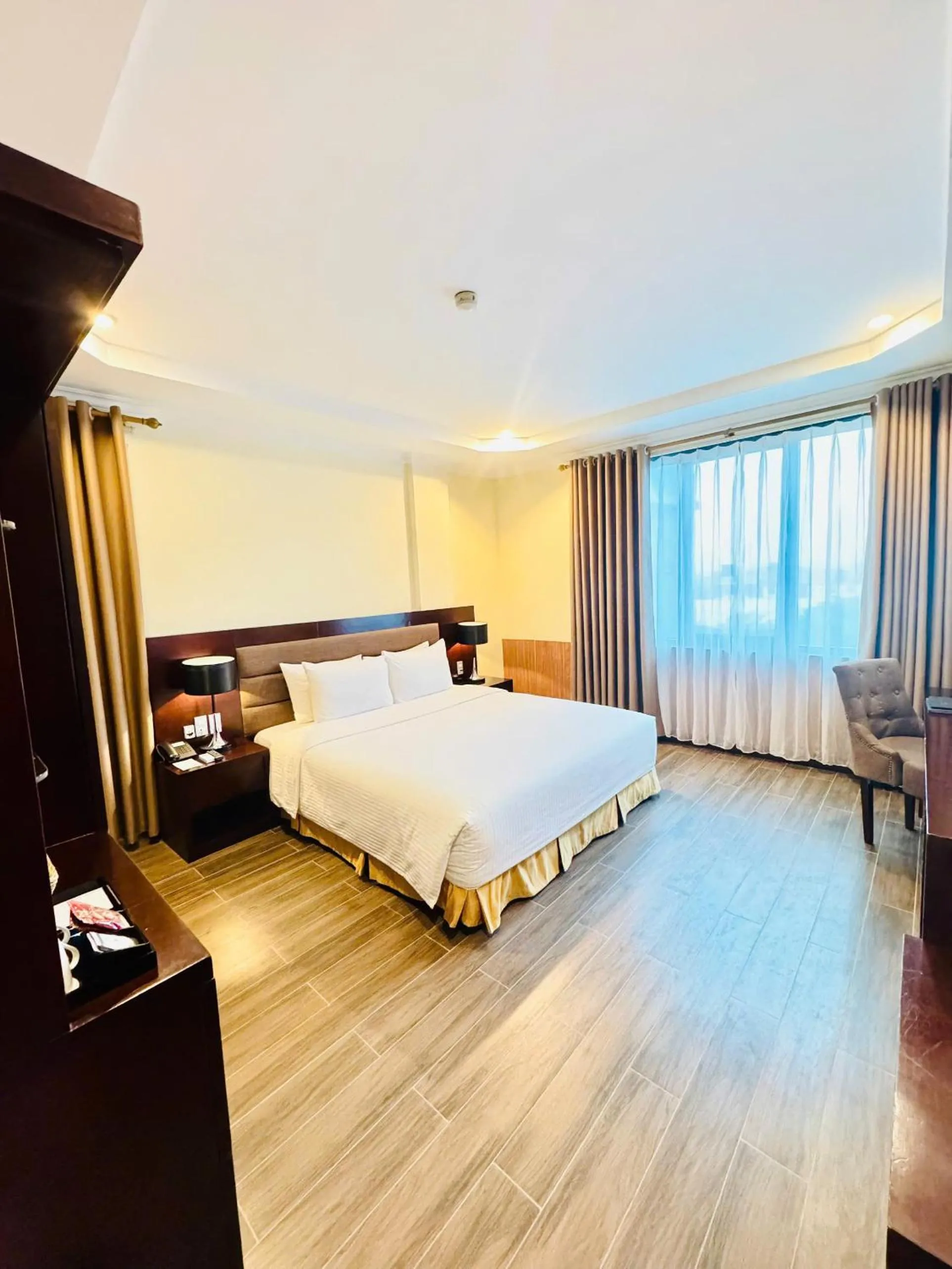 Bedroom, Bed in Muong Thanh Vinh Hotel