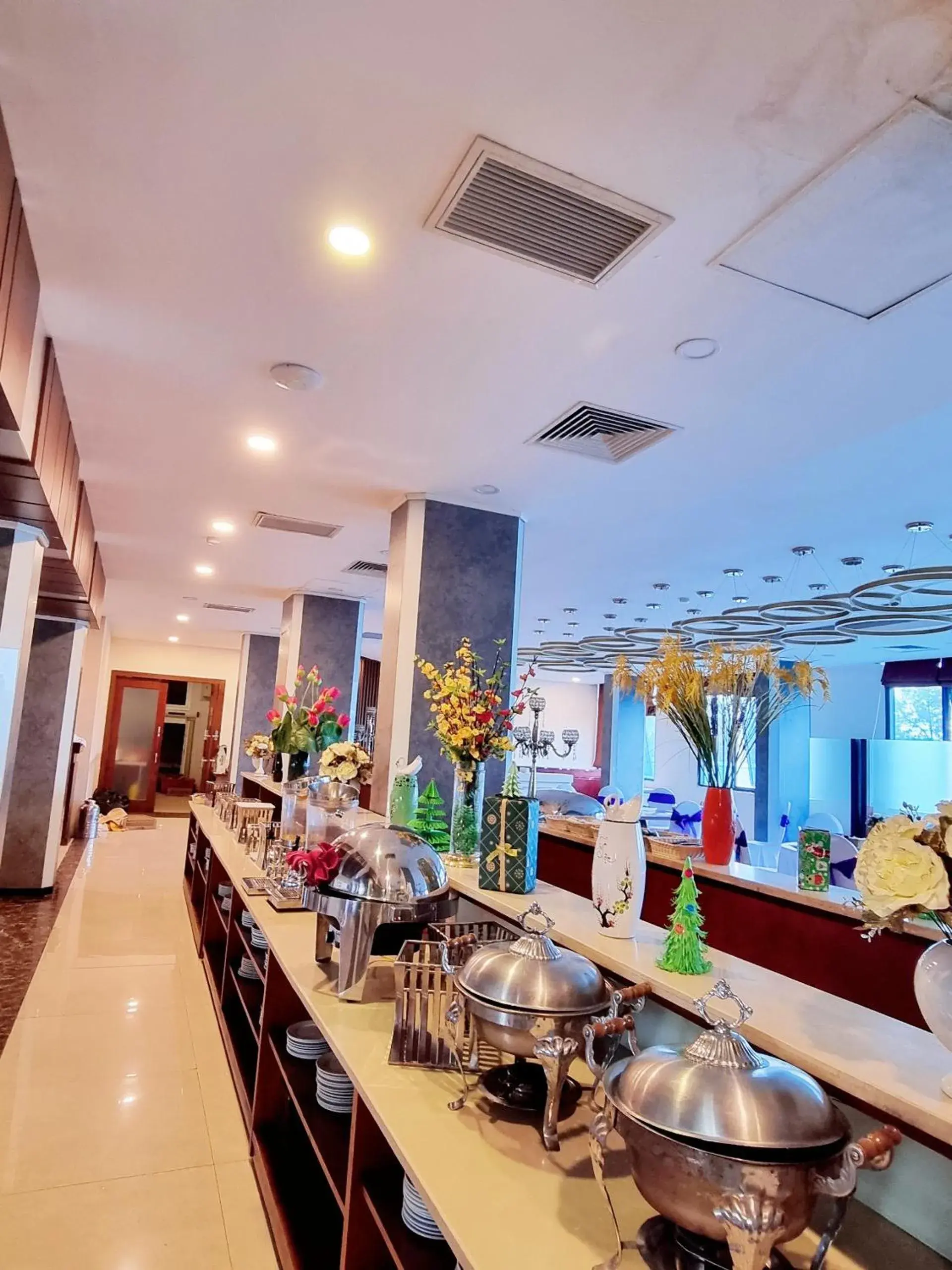 Restaurant/places to eat in Muong Thanh Vinh Hotel Restaurant/places to eat in Muong Thanh Vinh Hotel