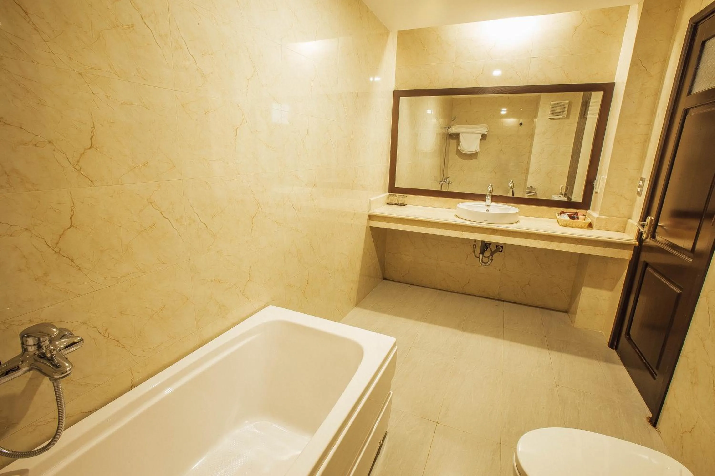 Toilet in Muong Thanh Vinh Hotel