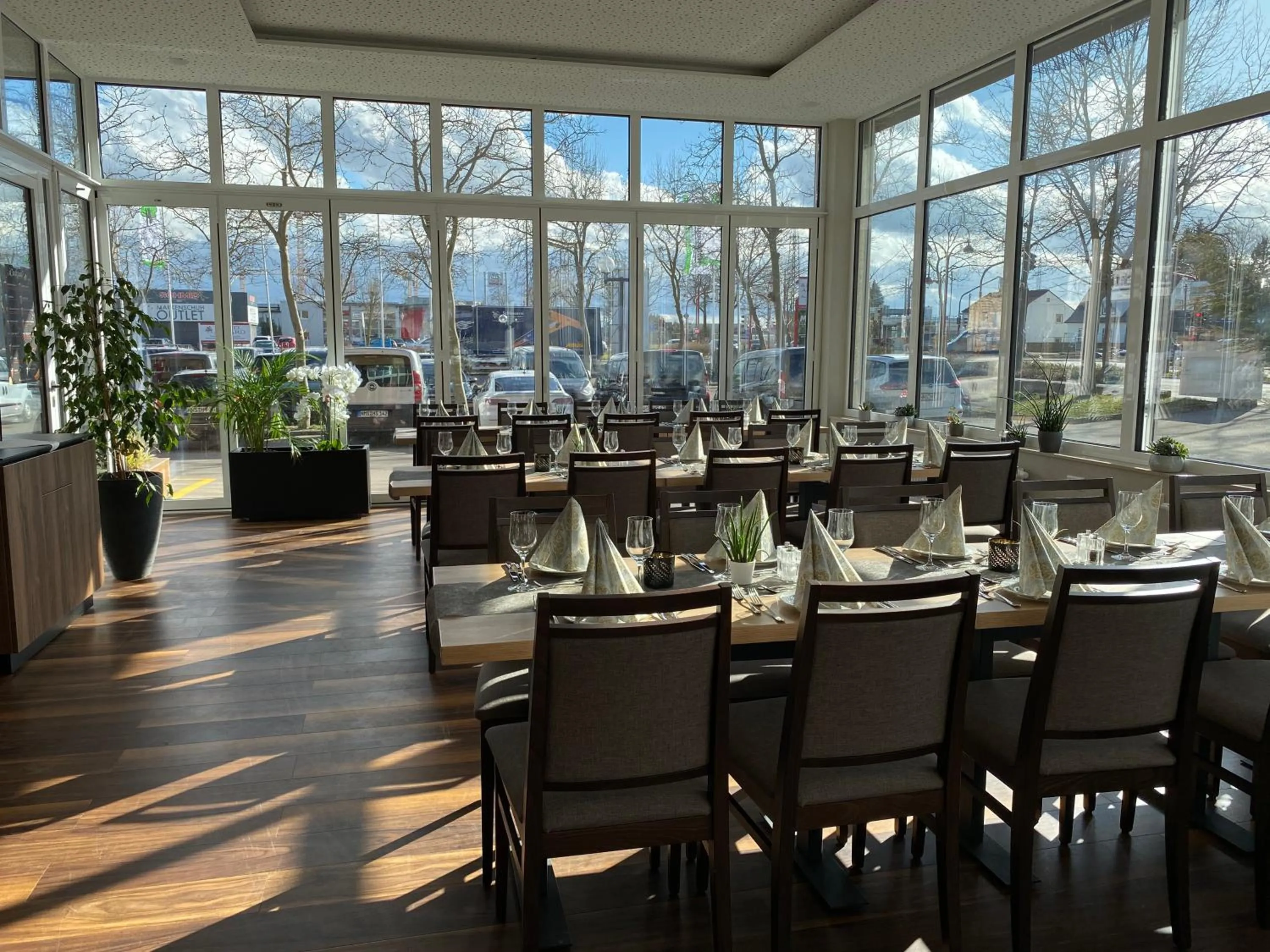 Restaurant/places to eat in Hotel Asgard