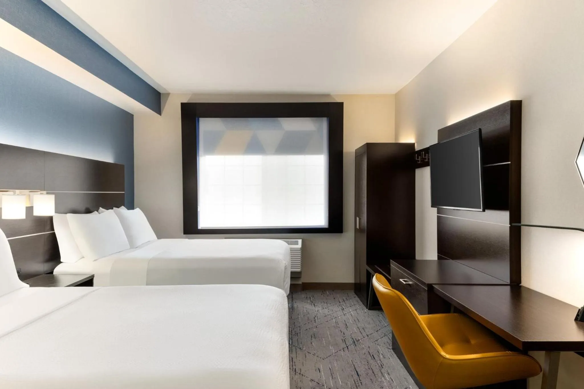 Photo of the whole room, Bed in Holiday Inn Express Hotel & Suites Eugene Downtown - University by IHG