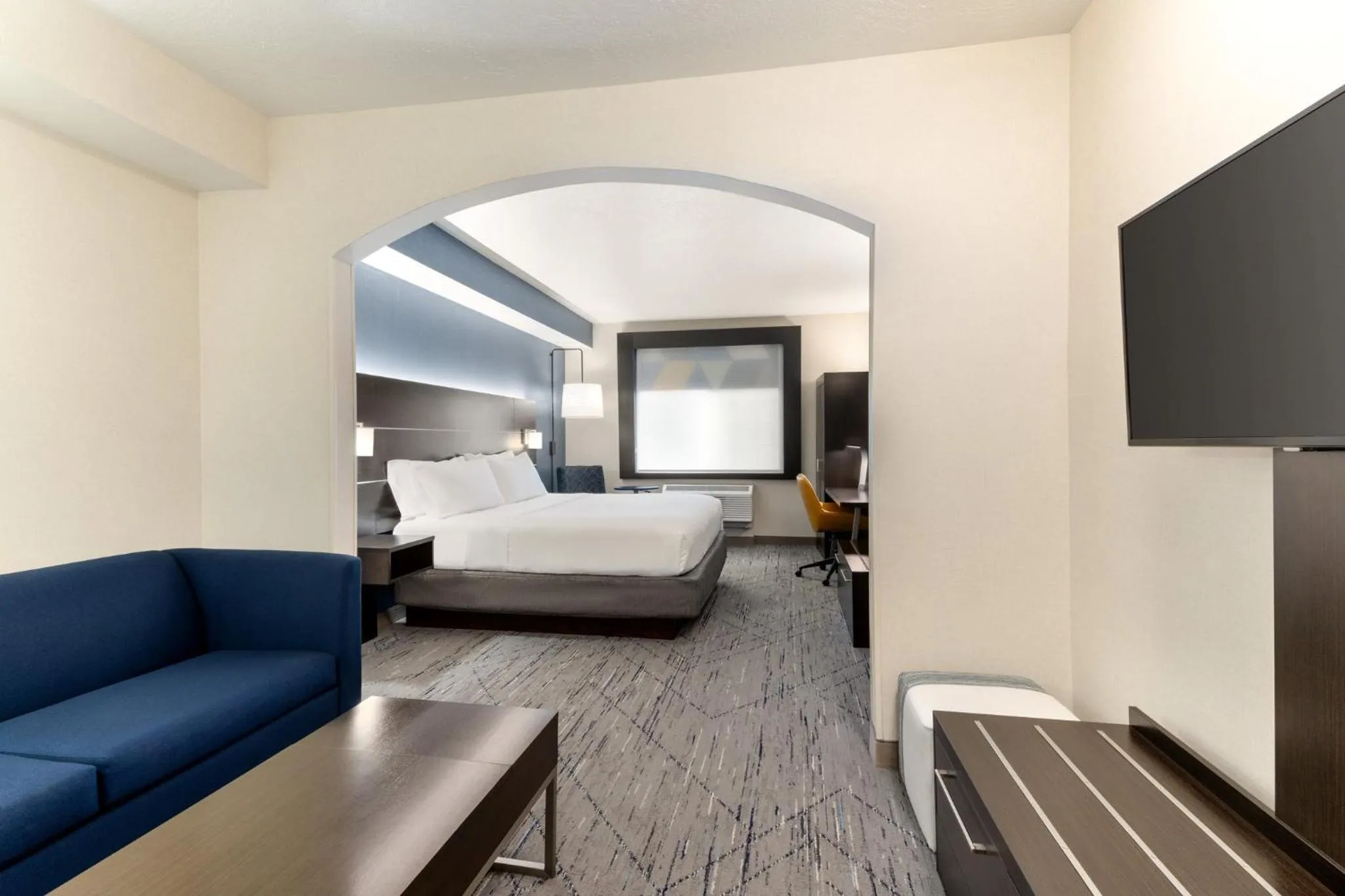 Photo of the whole room, Bed in Holiday Inn Express Hotel & Suites Eugene Downtown - University by IHG