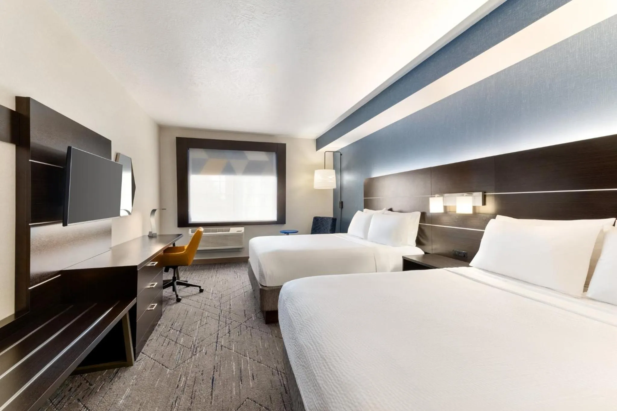 Photo of the whole room, Bed in Holiday Inn Express Hotel & Suites Eugene Downtown - University by IHG