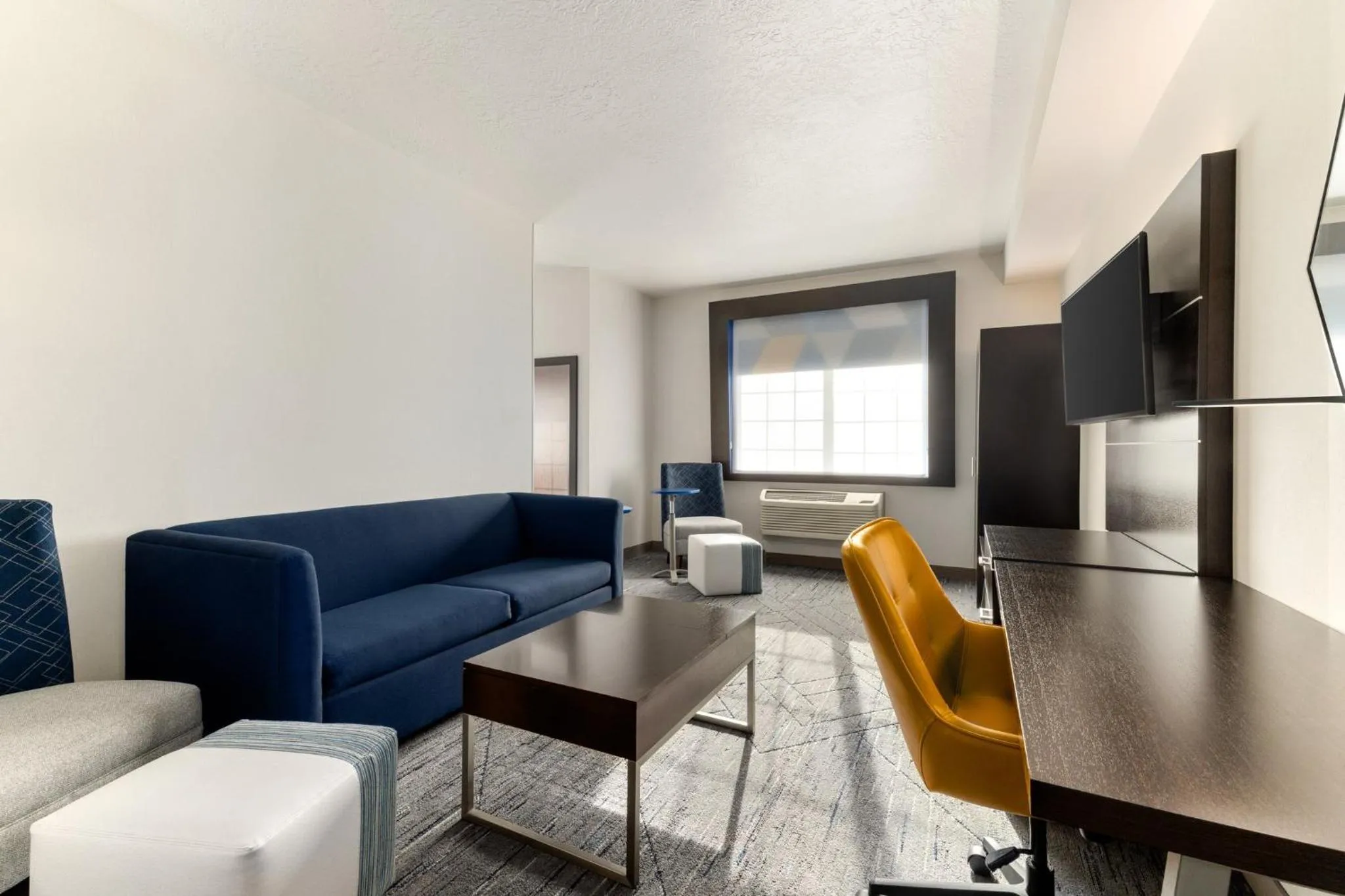 Photo of the whole room in Holiday Inn Express Hotel & Suites Eugene Downtown - University by IHG