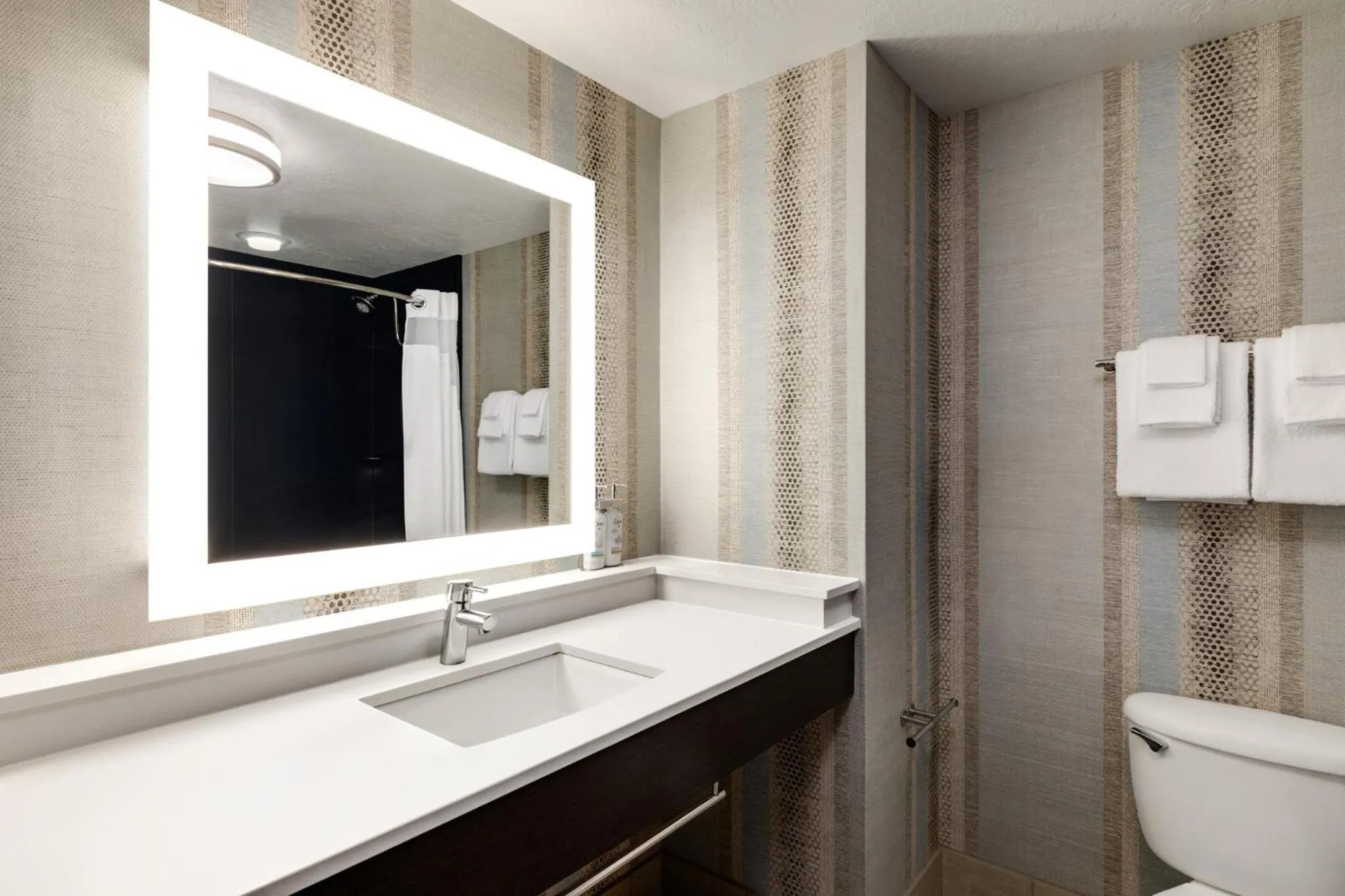 Photo of the whole room in Holiday Inn Express Hotel & Suites Eugene Downtown - University by IHG