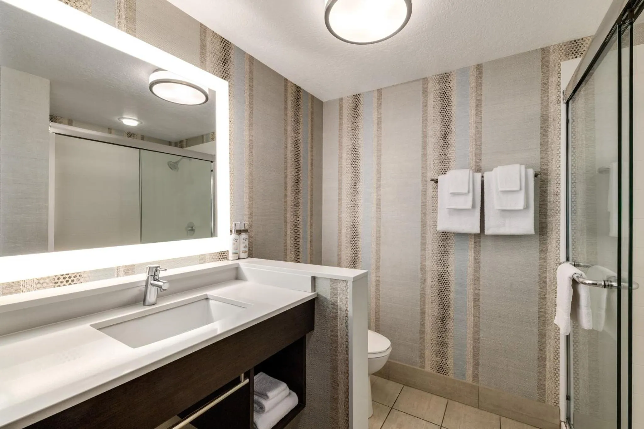 Photo of the whole room in Holiday Inn Express Hotel & Suites Eugene Downtown - University by IHG