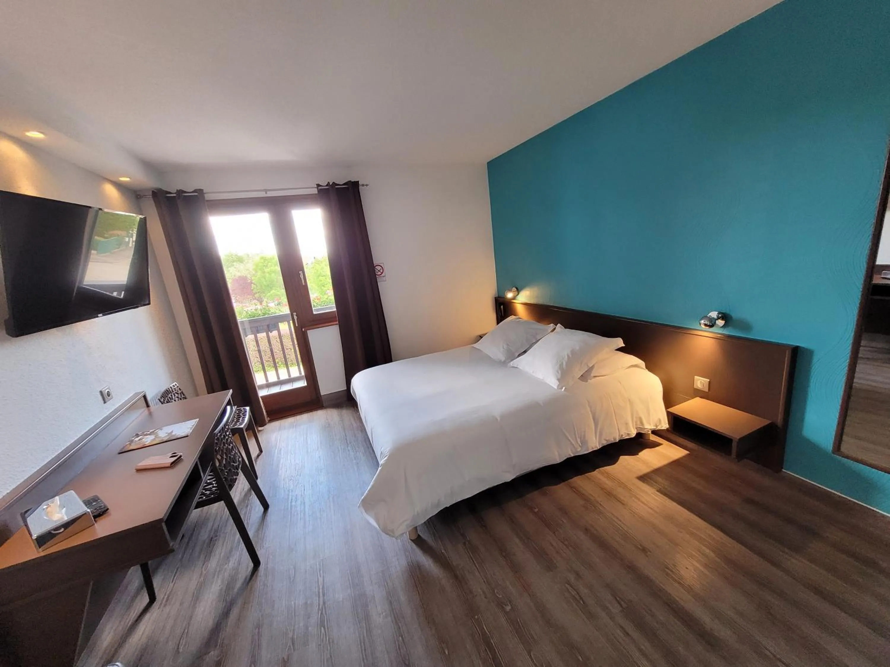 Bed in Hôtel Restaurant Les Alizés