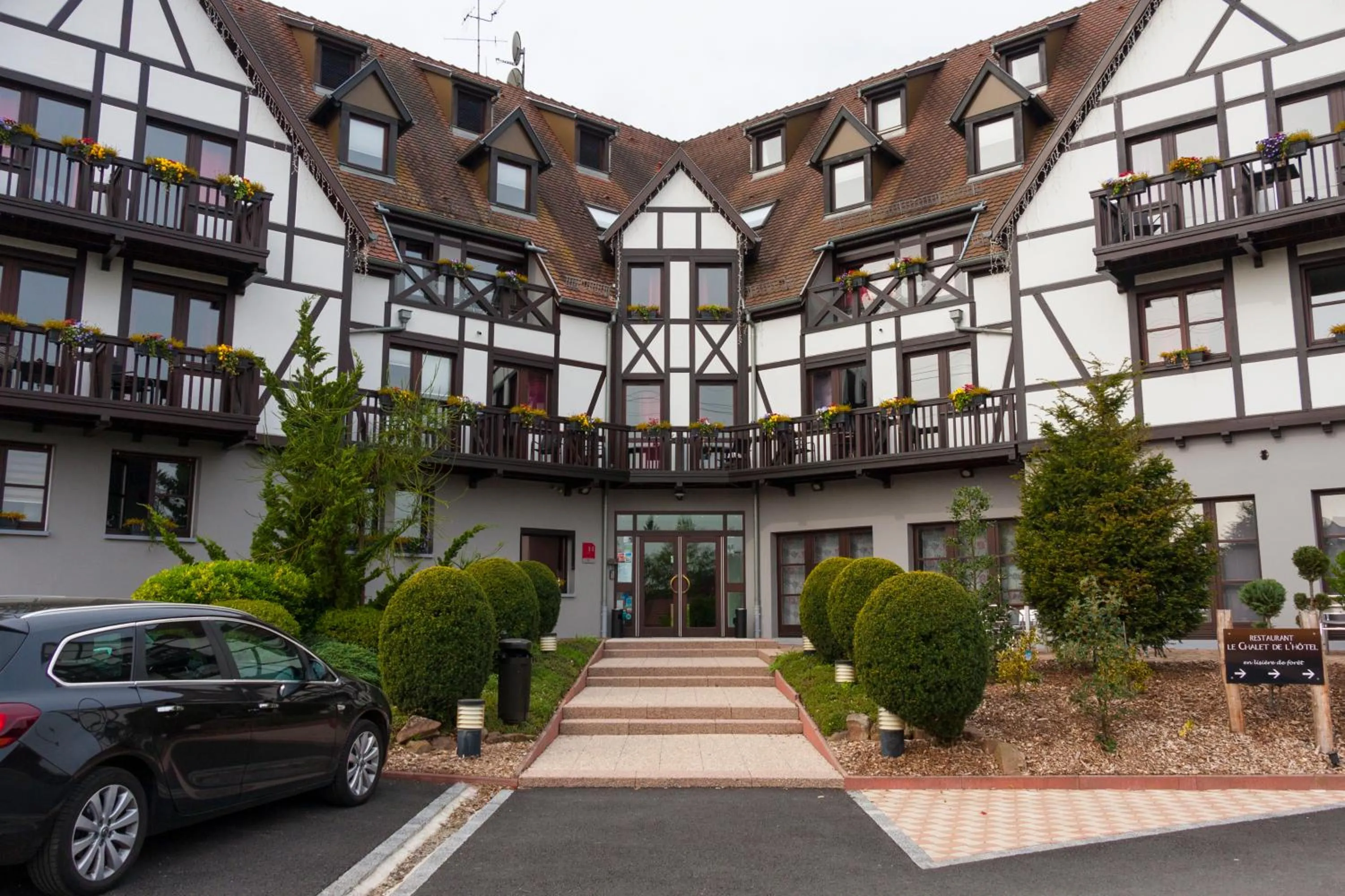 Facade/entrance in Hôtel Restaurant Les Alizés