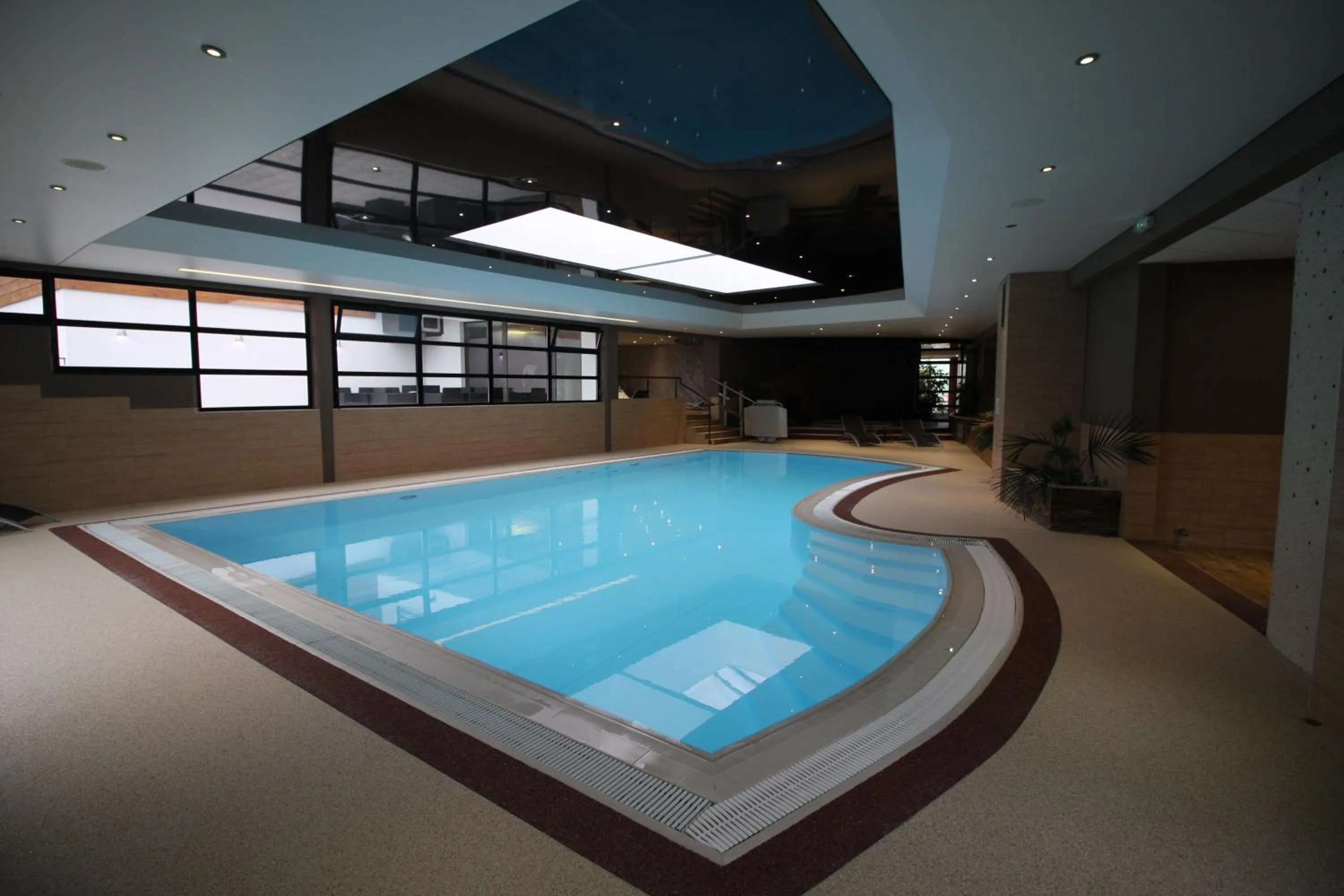 Pool view in Hôtel Restaurant Les Alizés