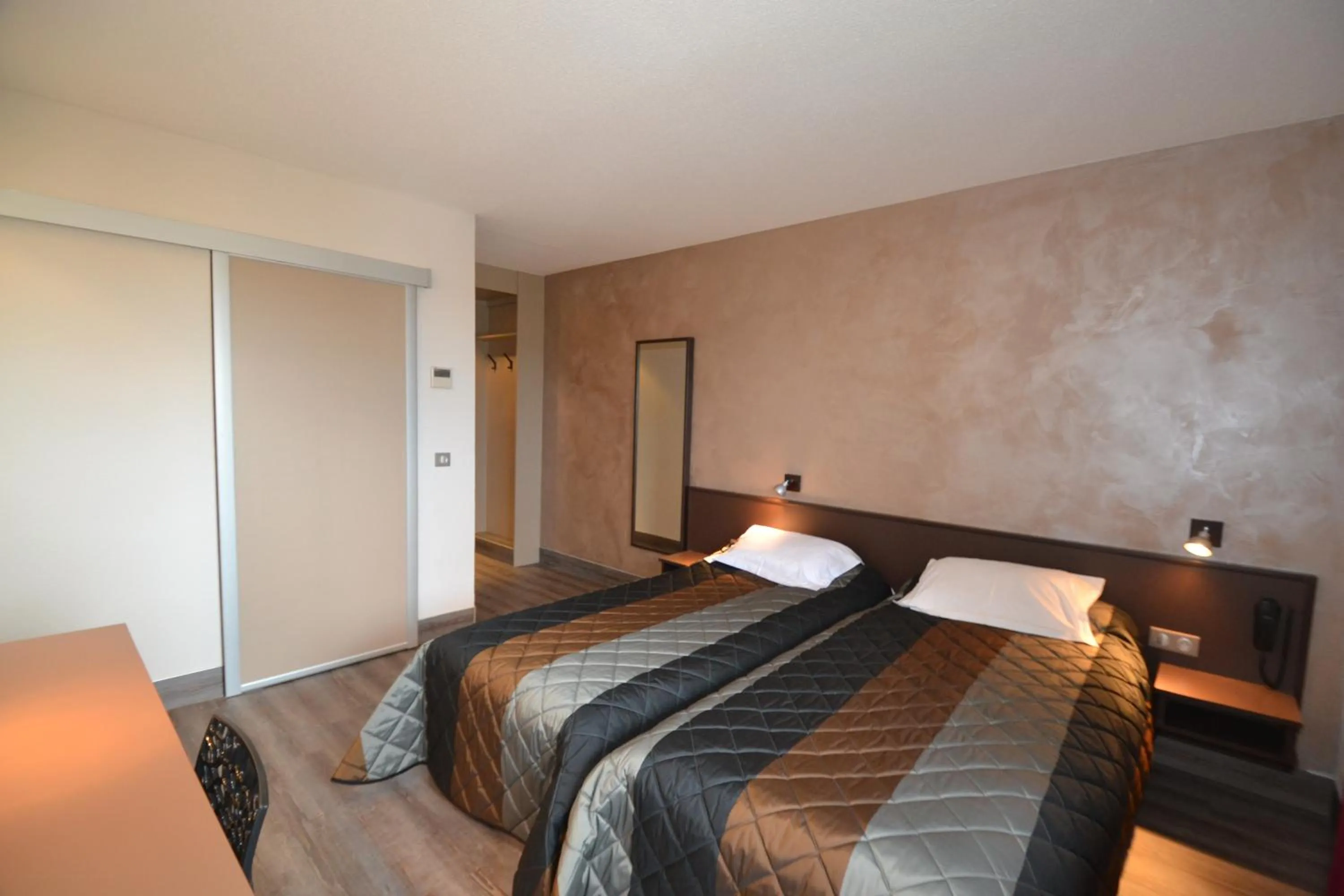 Bed in Hôtel Restaurant Les Alizés