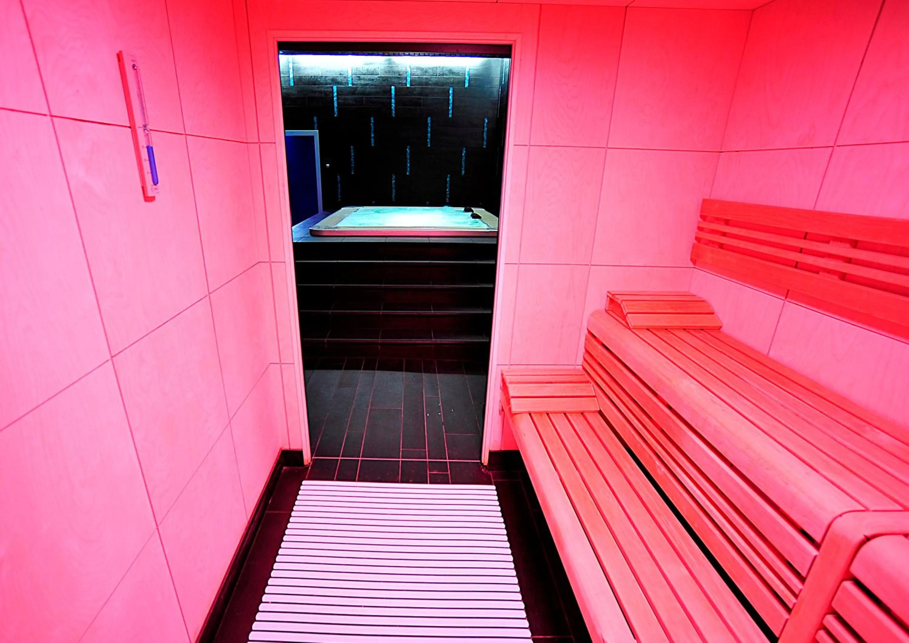 Spa and wellness centre/facilities in B&B HOME Lyon Centre Berthelot