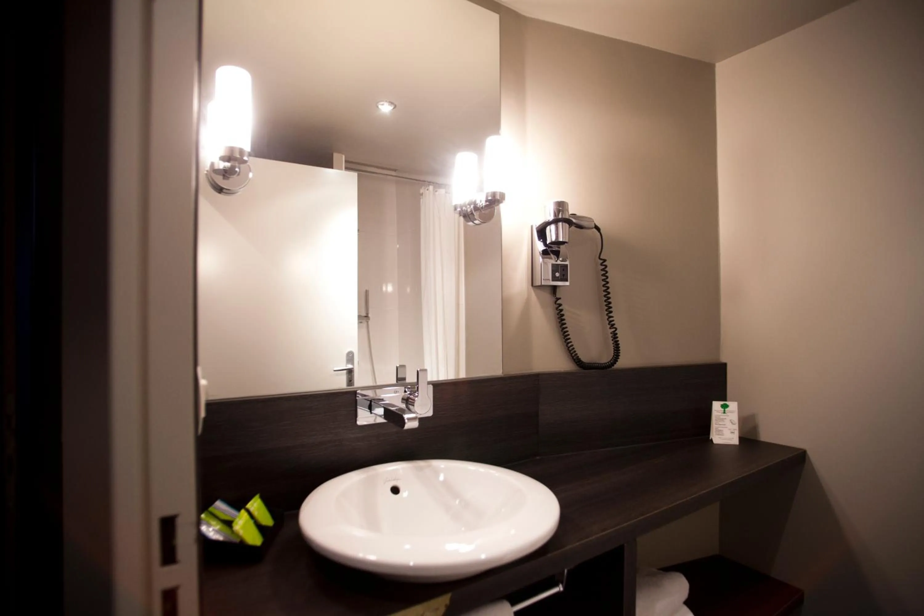 Bathroom in B&B HOME Lyon Centre Berthelot