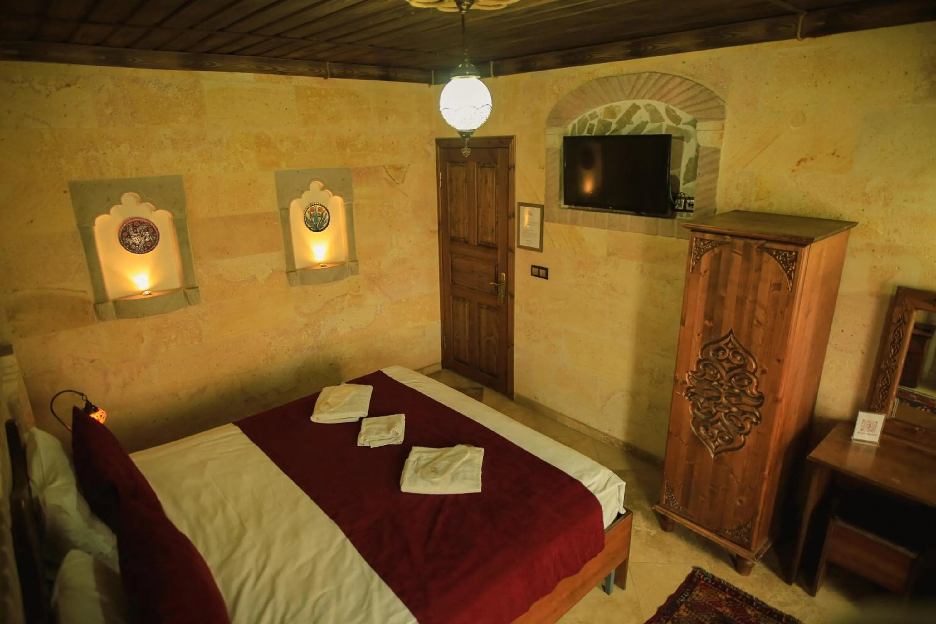 Bedroom, Bed in Peace Stone House