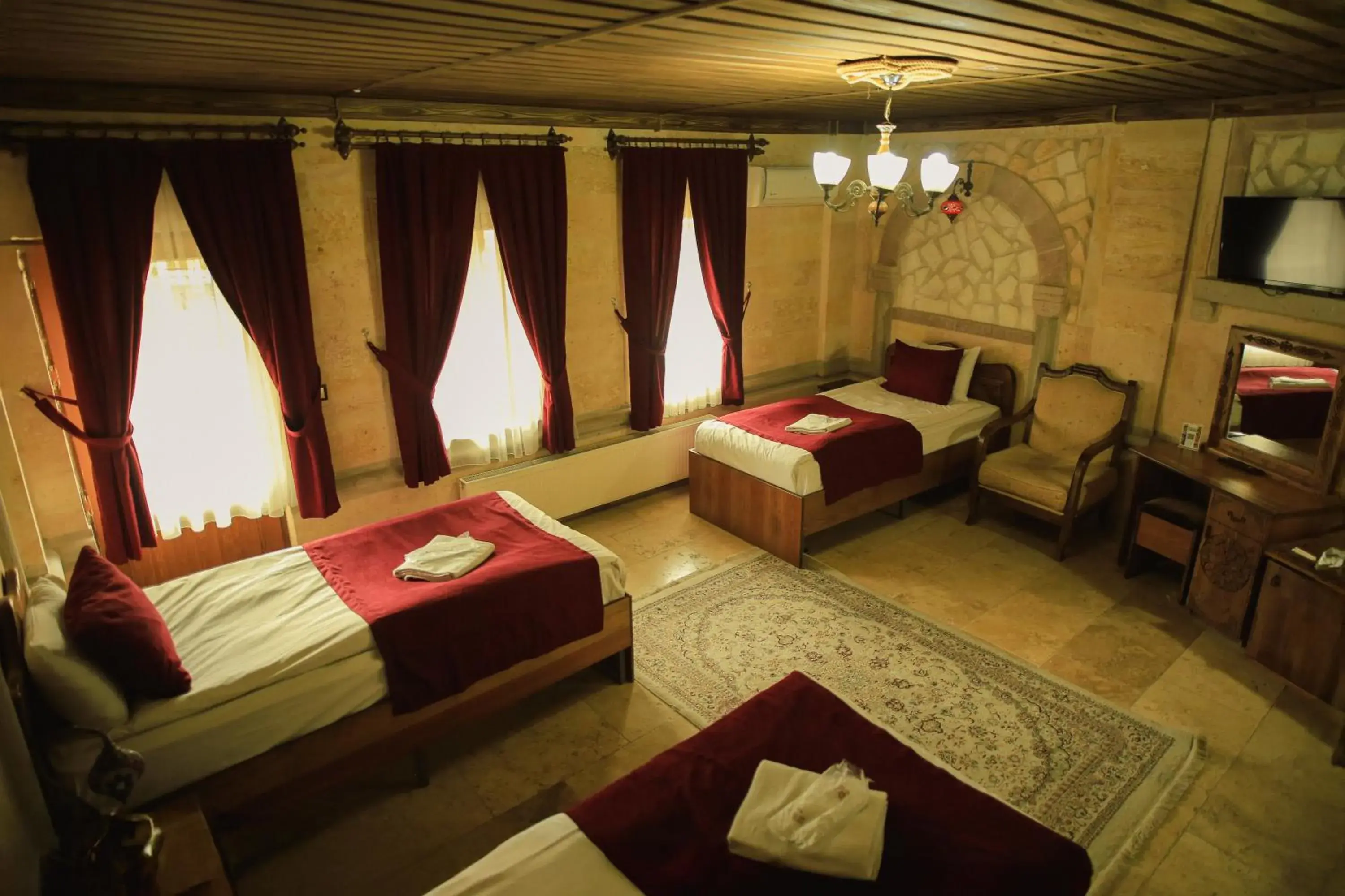 Deluxe Triple Room with Balcony in Peace Stone House Deluxe Triple Room with Balcony in Peace Stone House