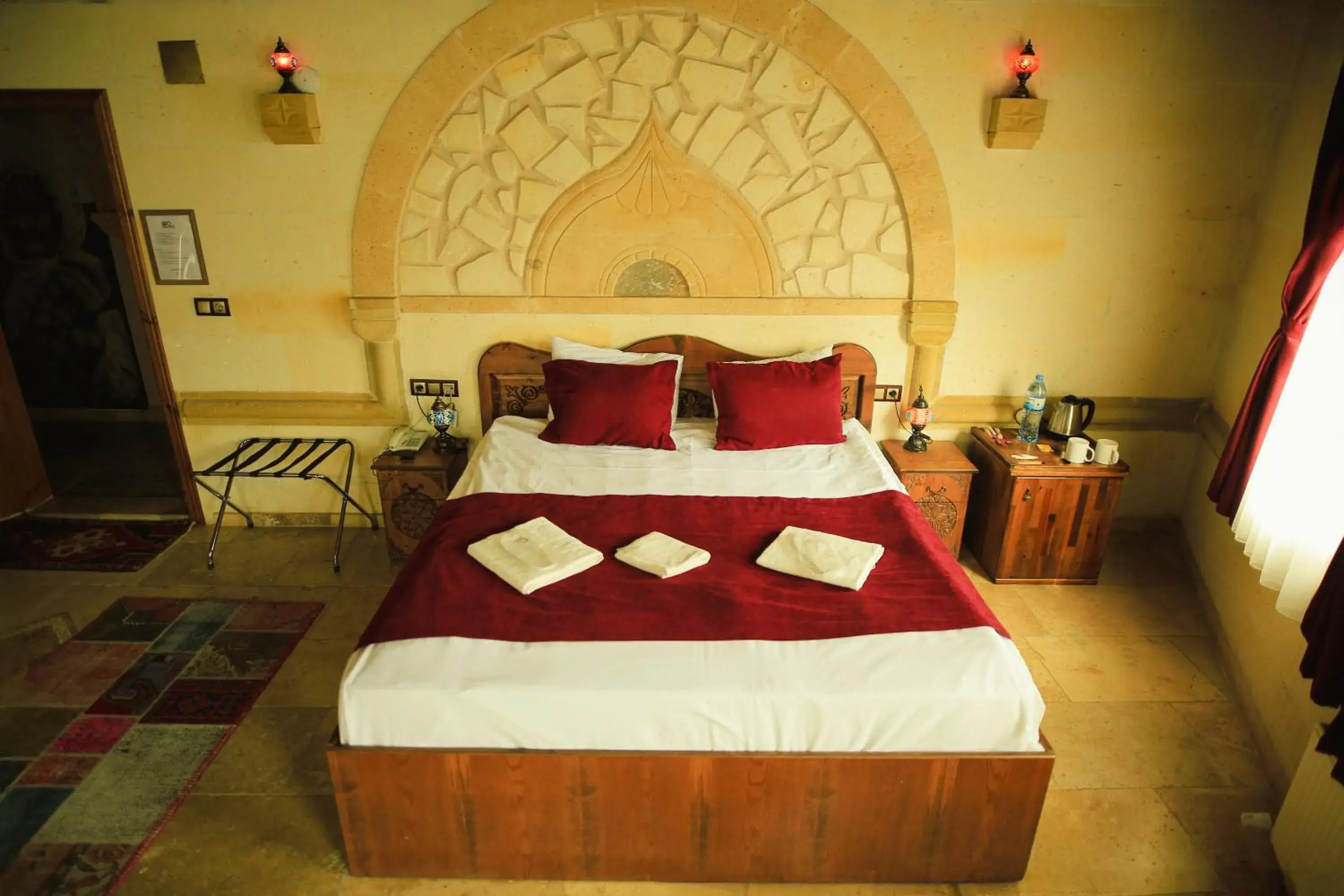 Deluxe Suite with Jakuzzi and Balcony in Peace Stone House Deluxe Suite with Jakuzzi and Balcony in Peace Stone House