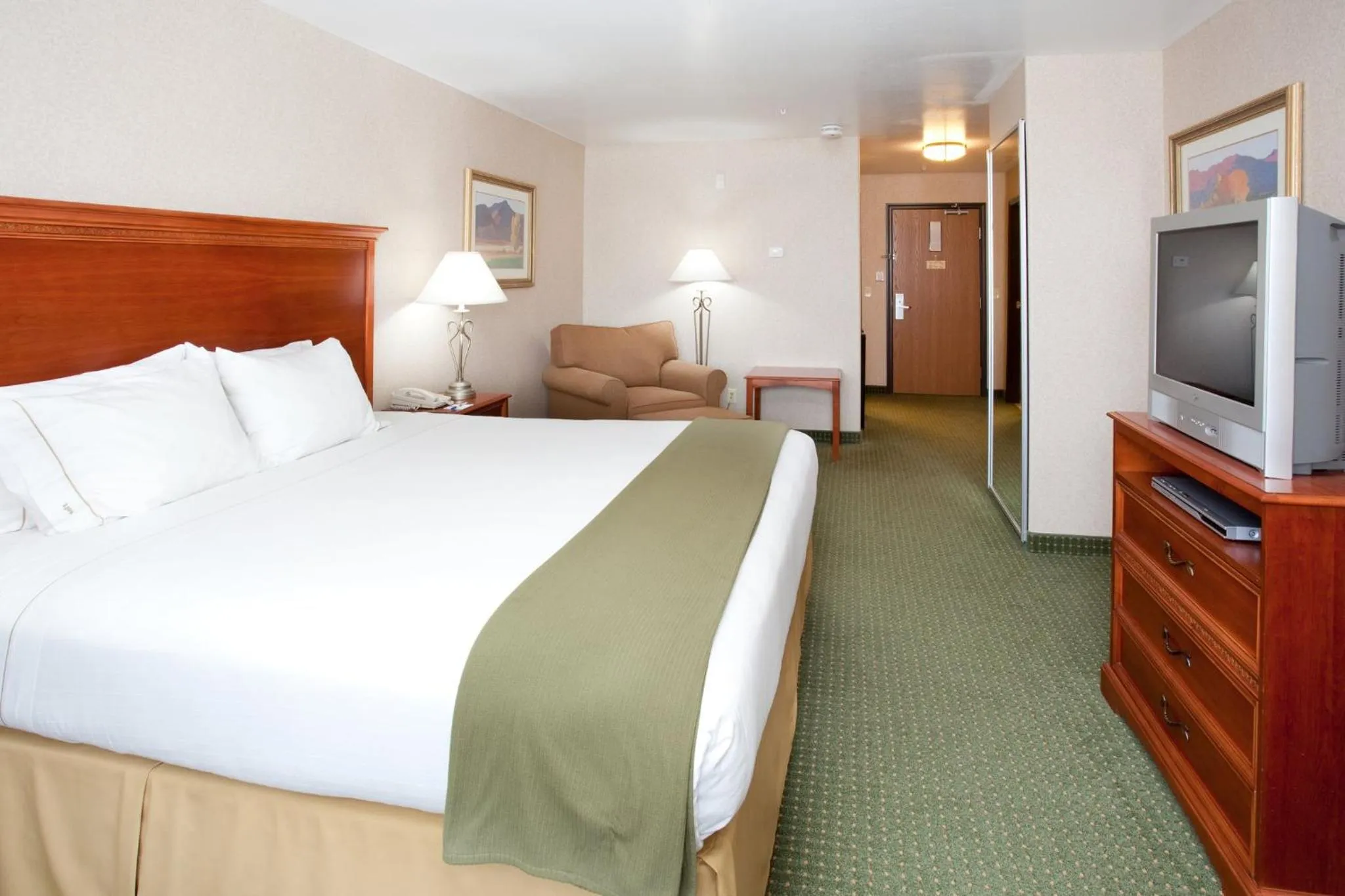 Photo of the whole room, Bed in Holiday Inn Express Hotel & Suites Gunnison by IHG