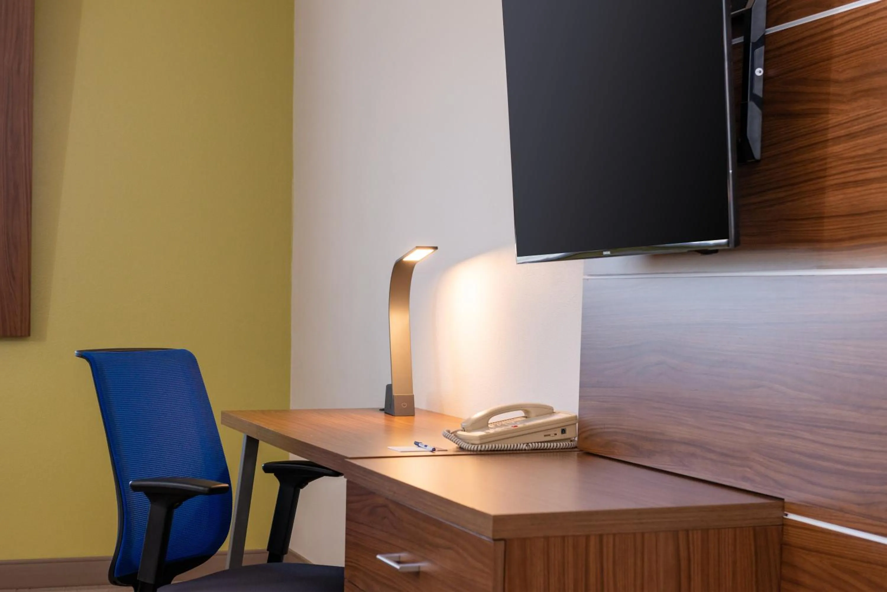 Bedroom in Holiday Inn Express Hotel & Suites Gunnison by IHG