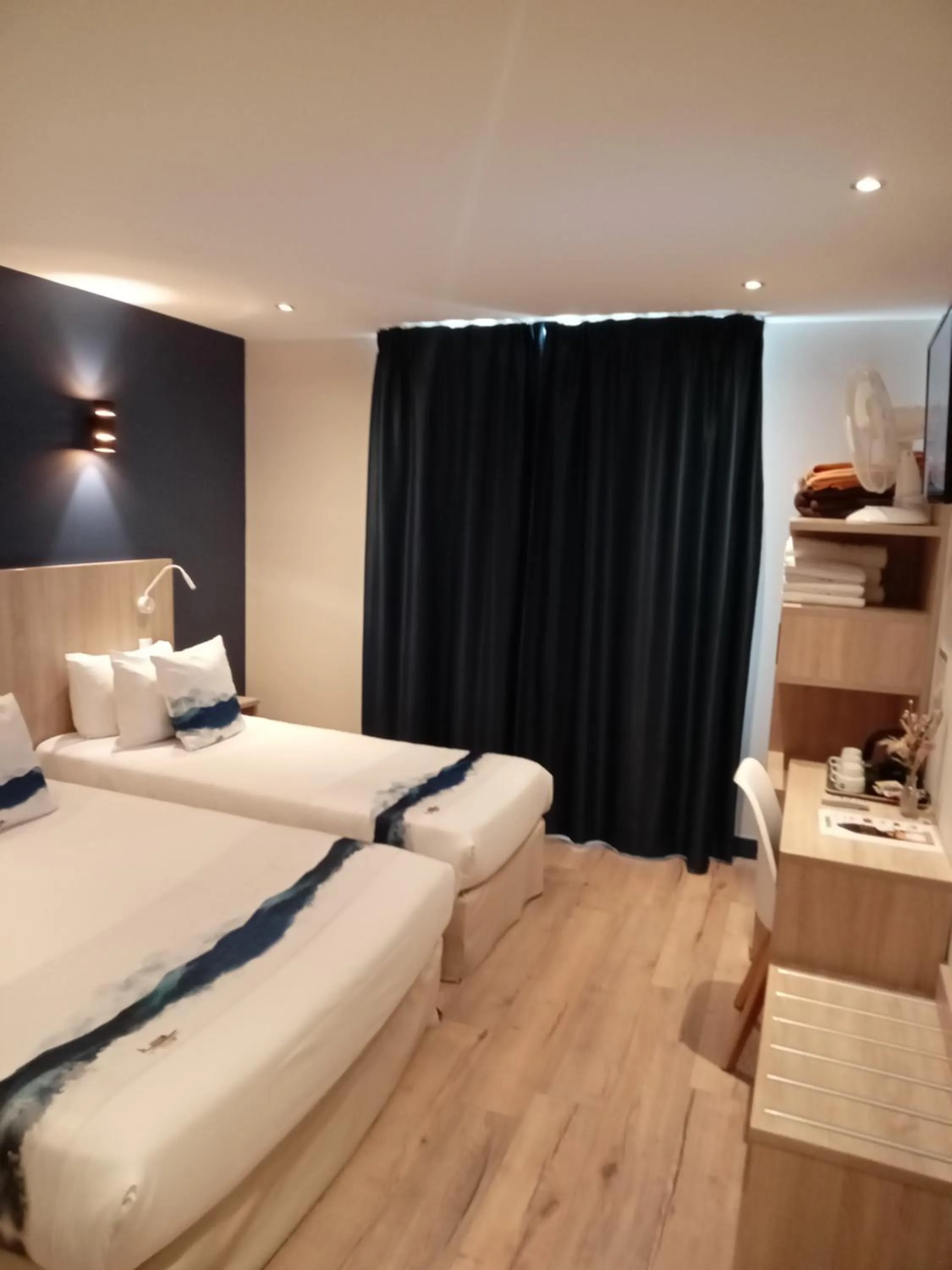 Bed in Hotel Modern Est