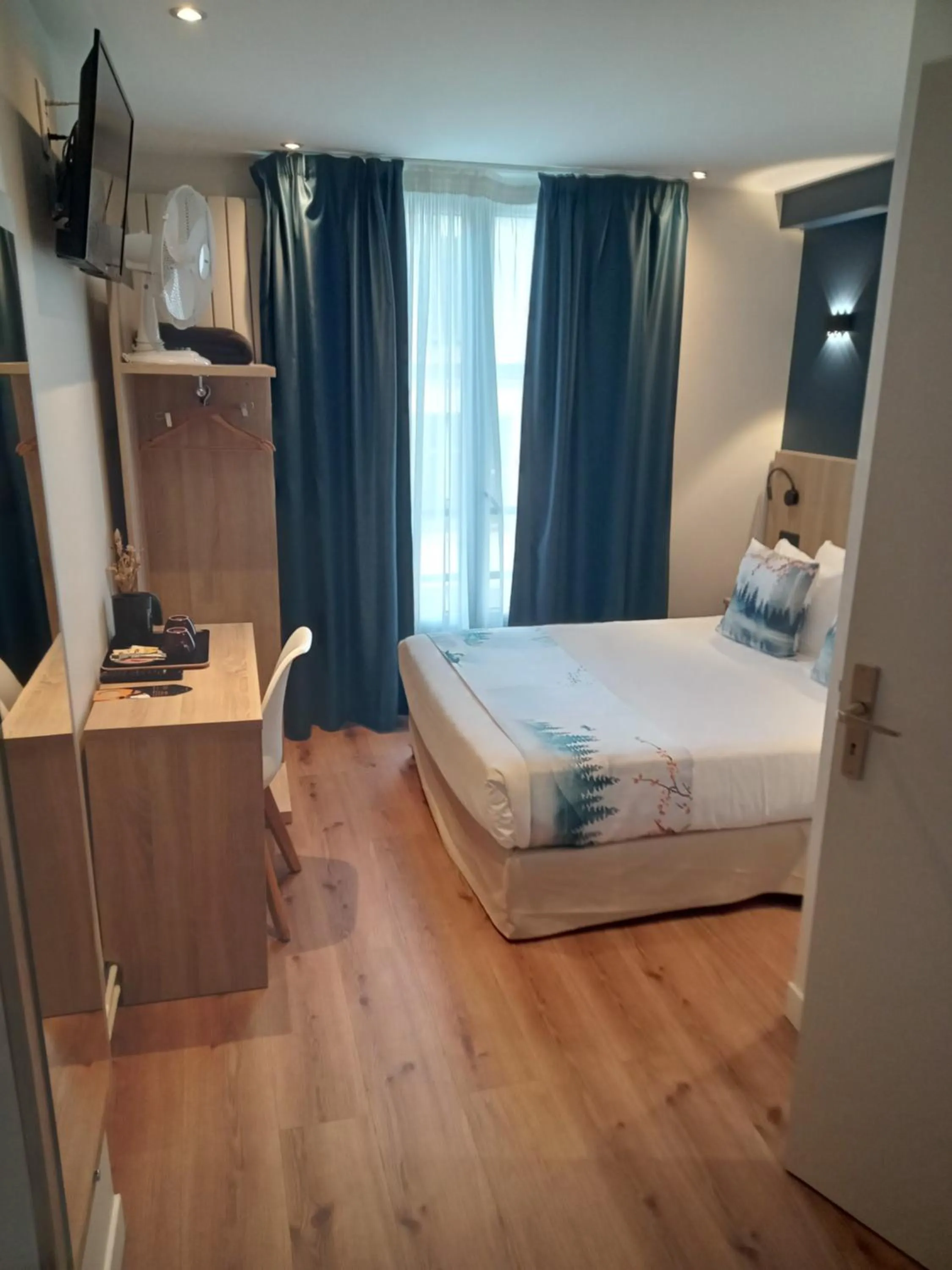 Bed in Hotel Modern Est