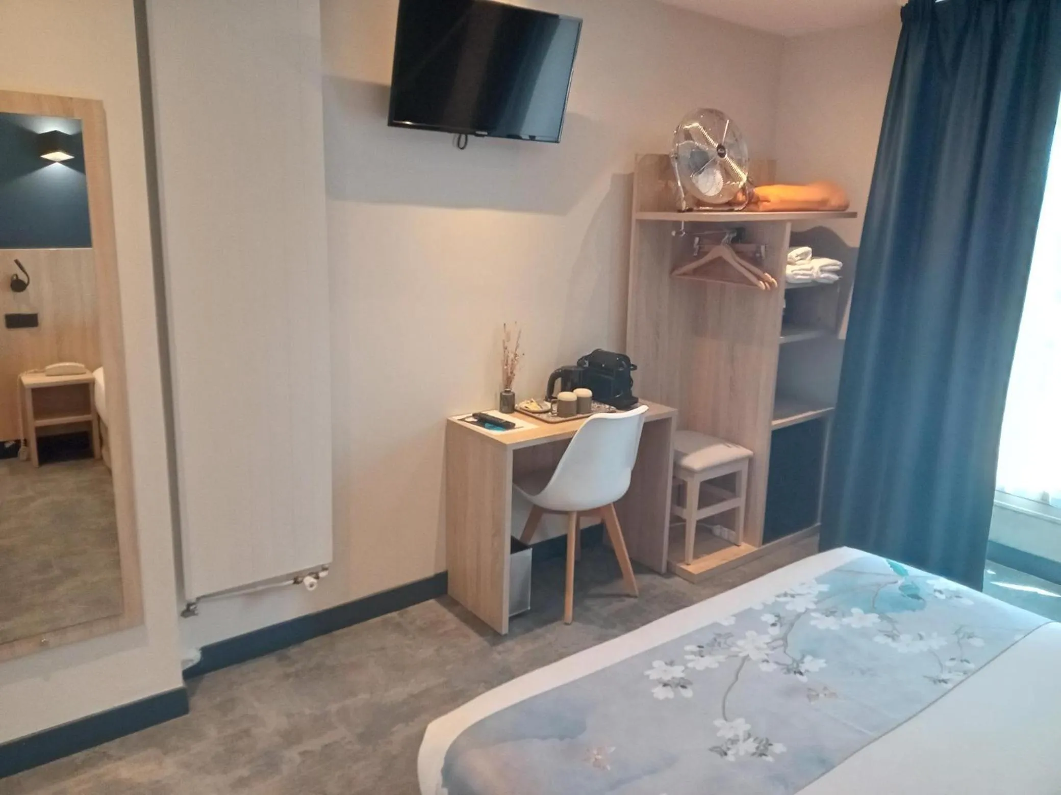 Bed in Hotel Modern Est