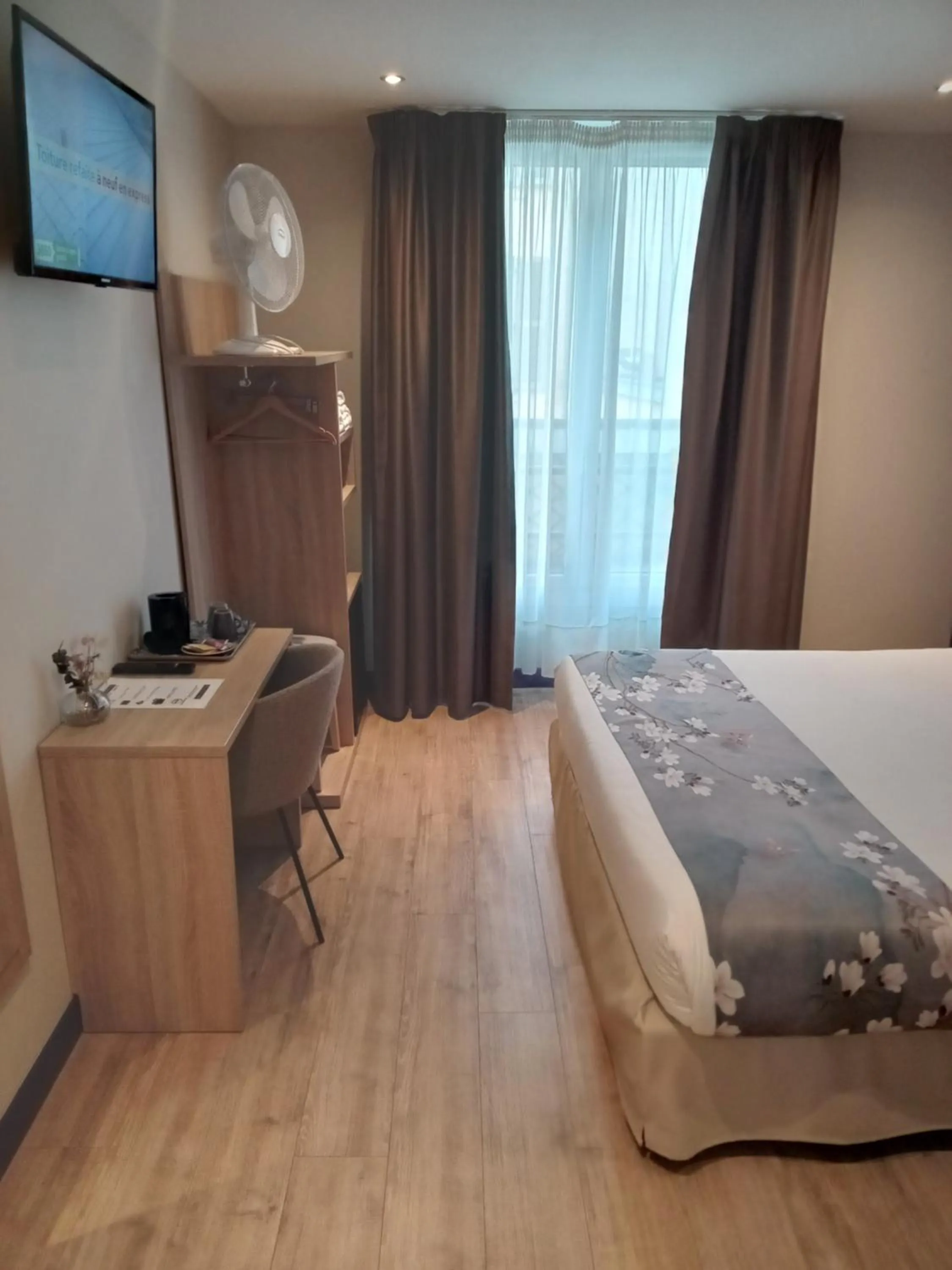 Bed in Hotel Modern Est