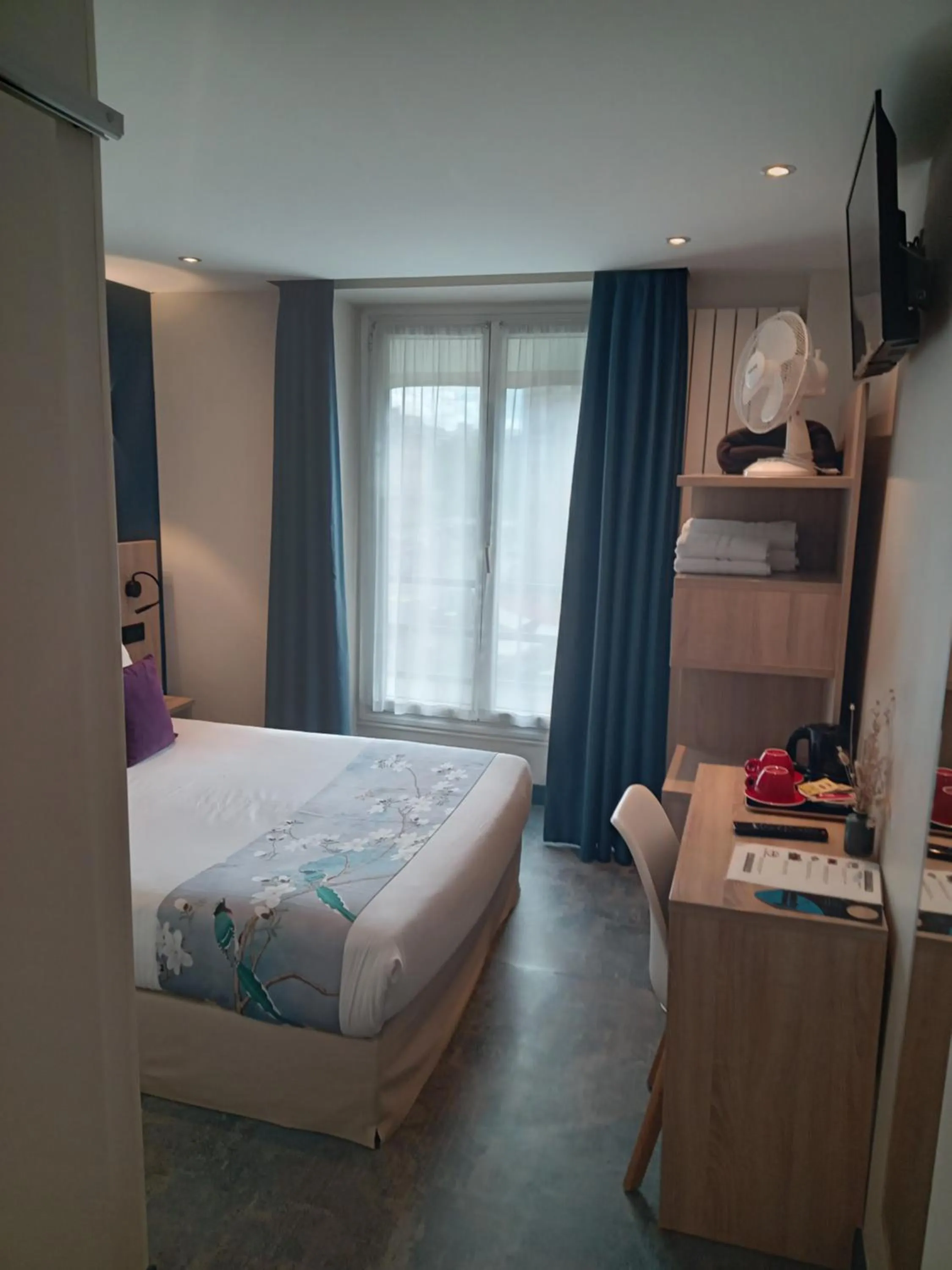 Bed in Hotel Modern Est