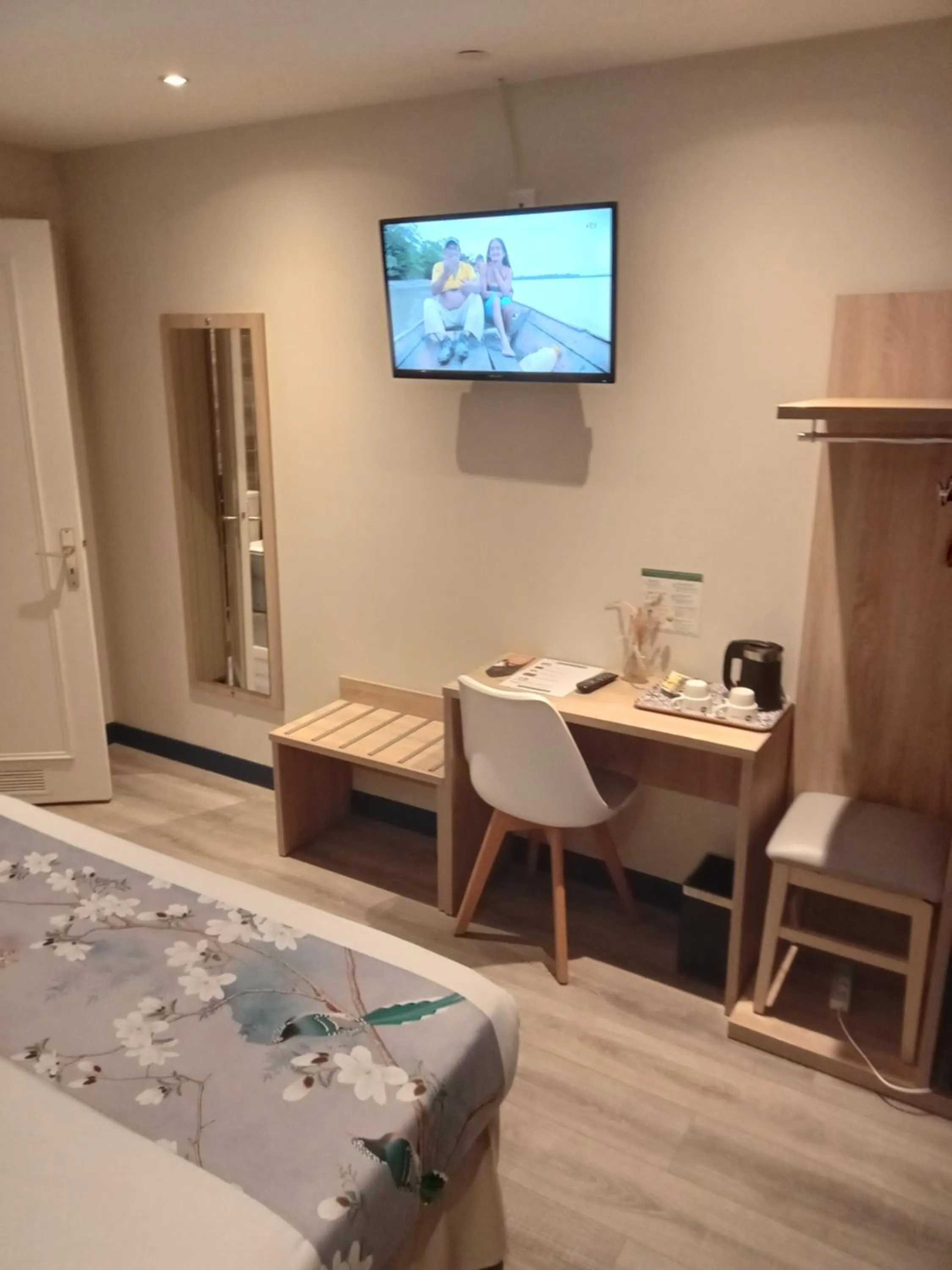 Bed in Hotel Modern Est