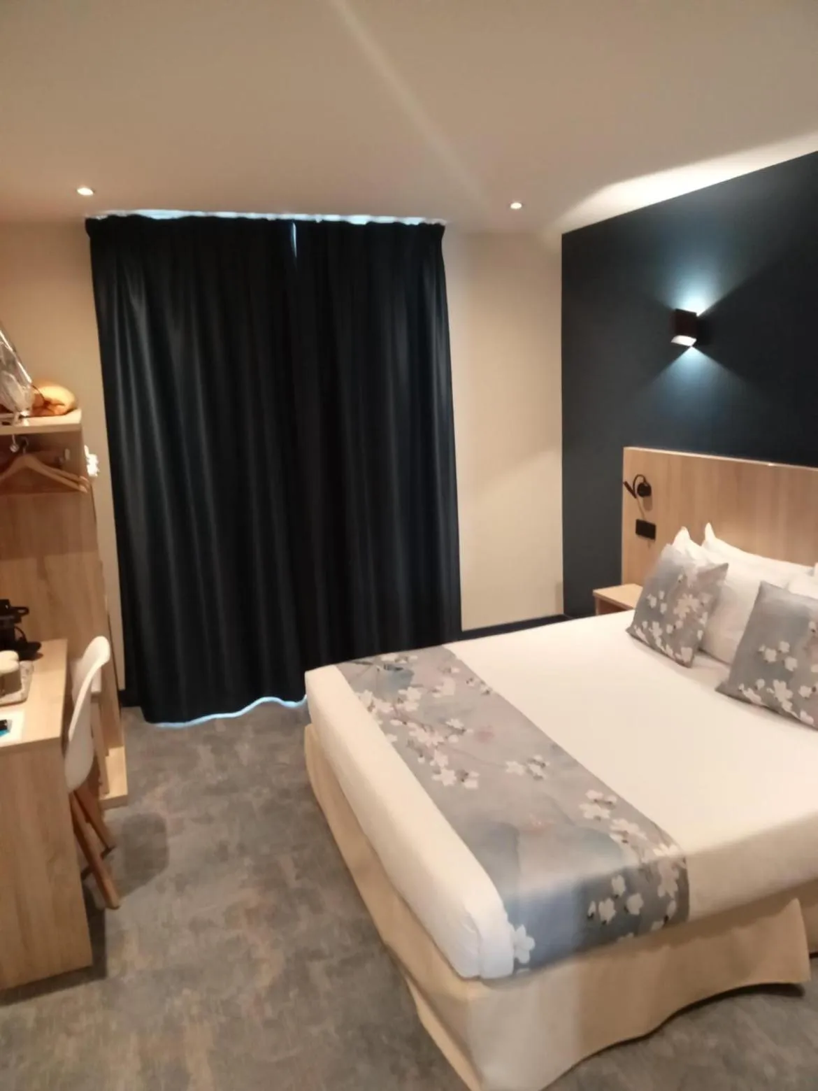 Bed in Hotel Modern Est