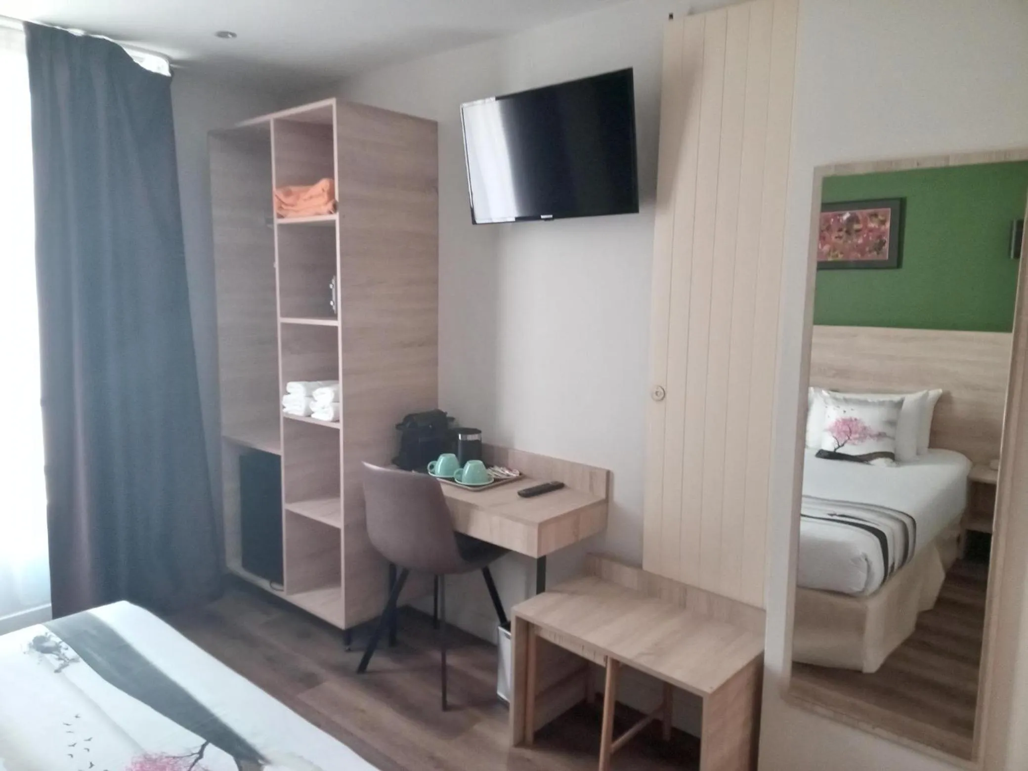 Bed in Hotel Modern Est