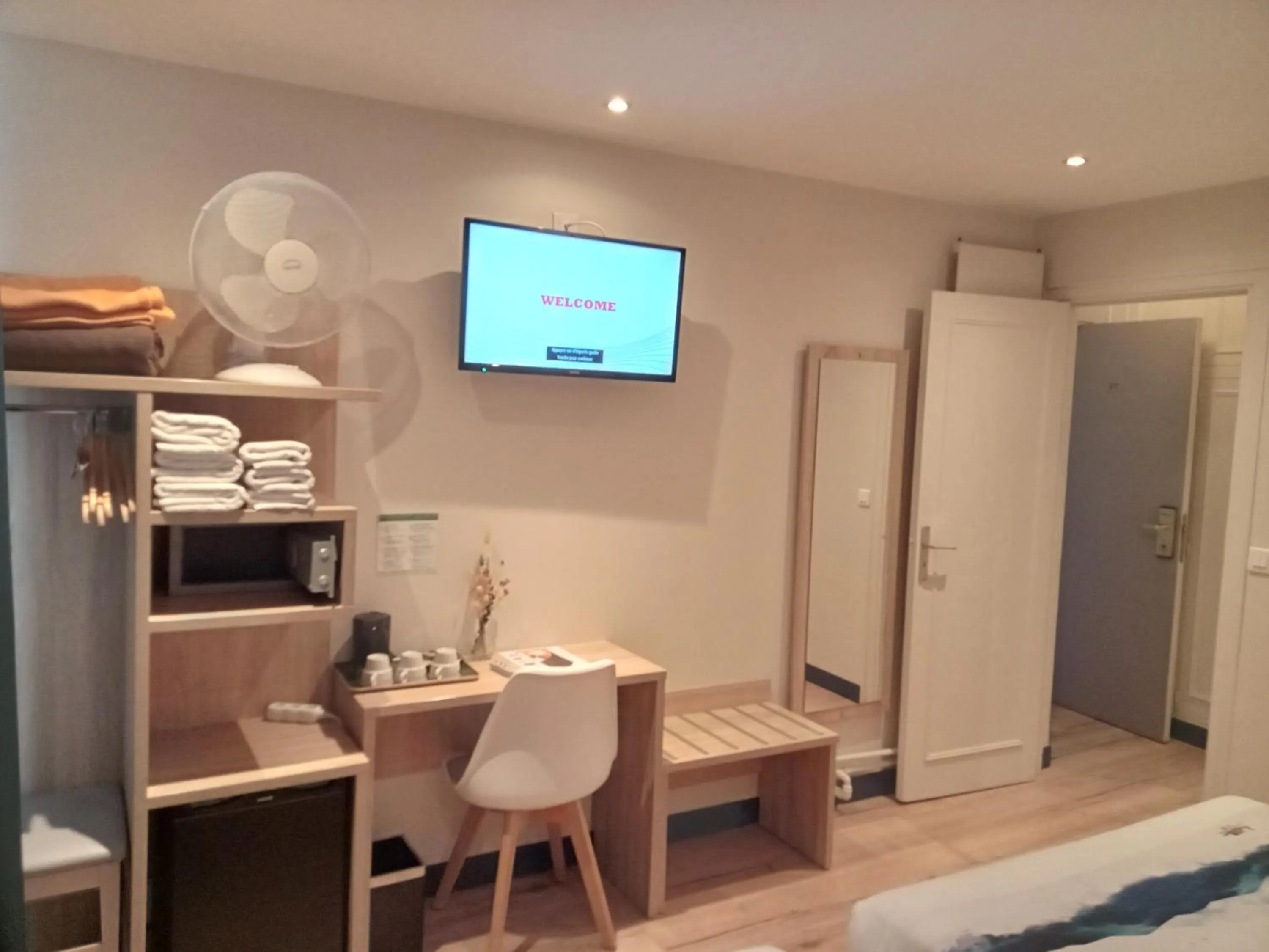 Bed in Hotel Modern Est