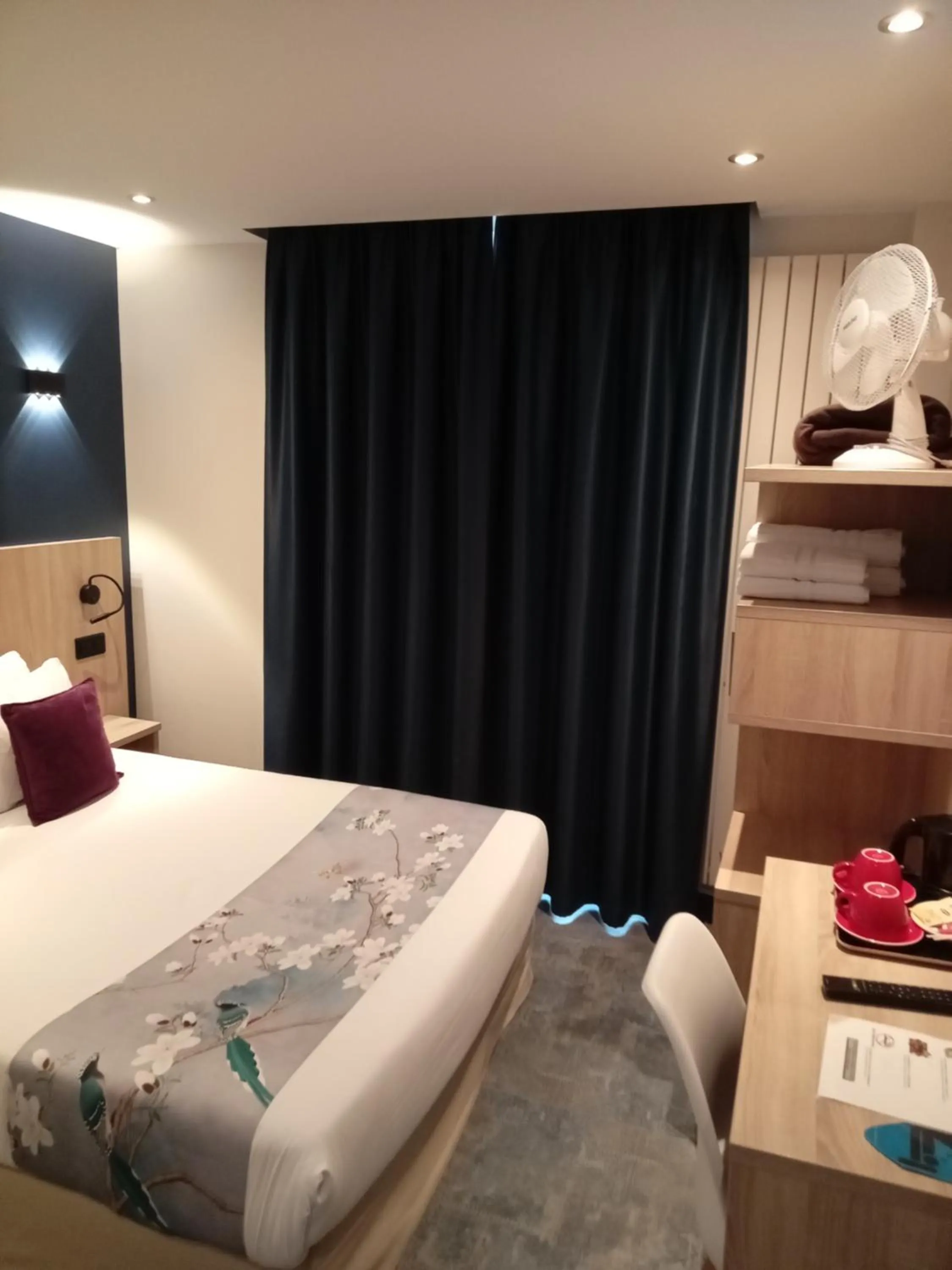 Bed in Hotel Modern Est