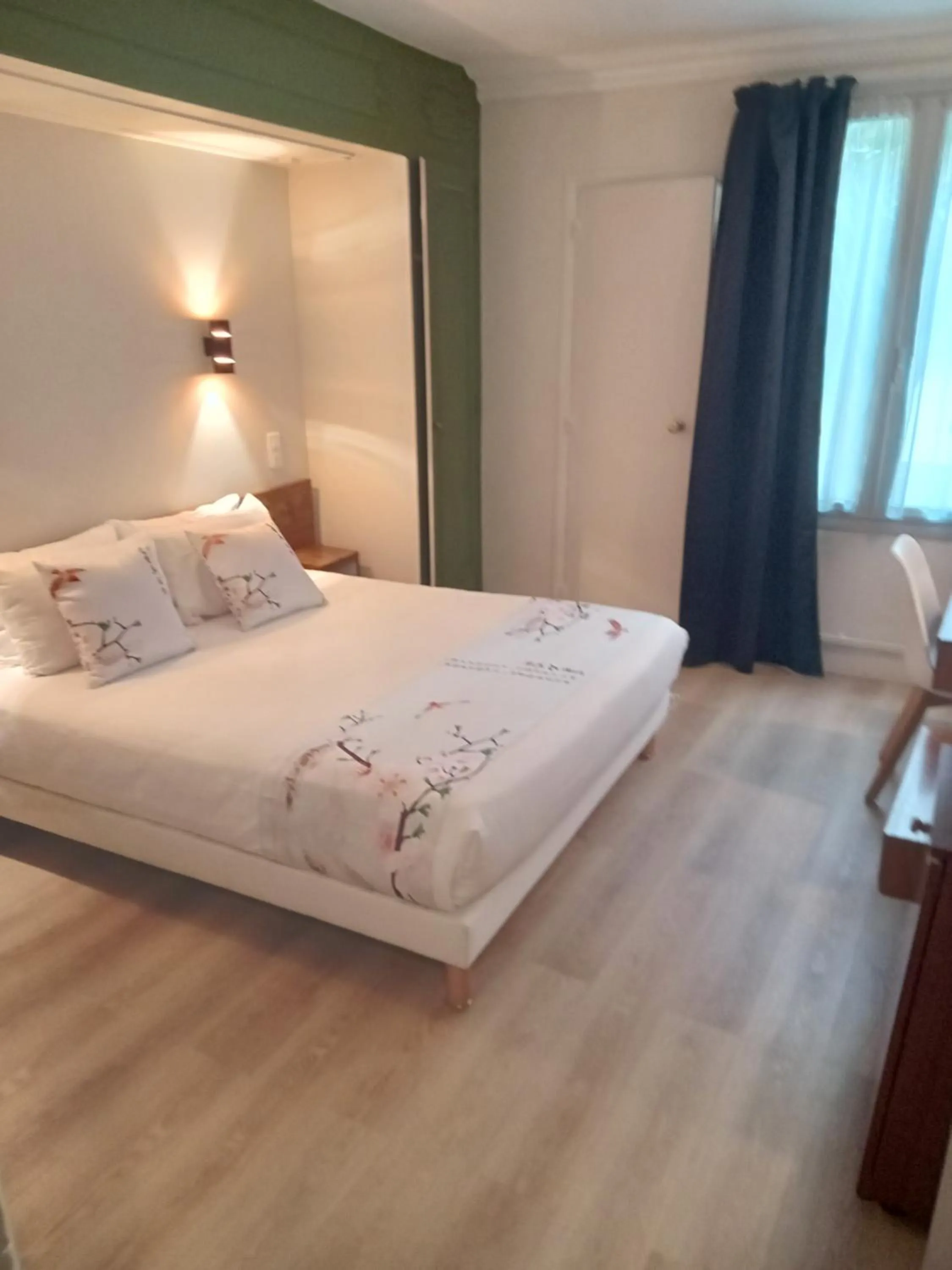 Bed in Hotel Modern Est