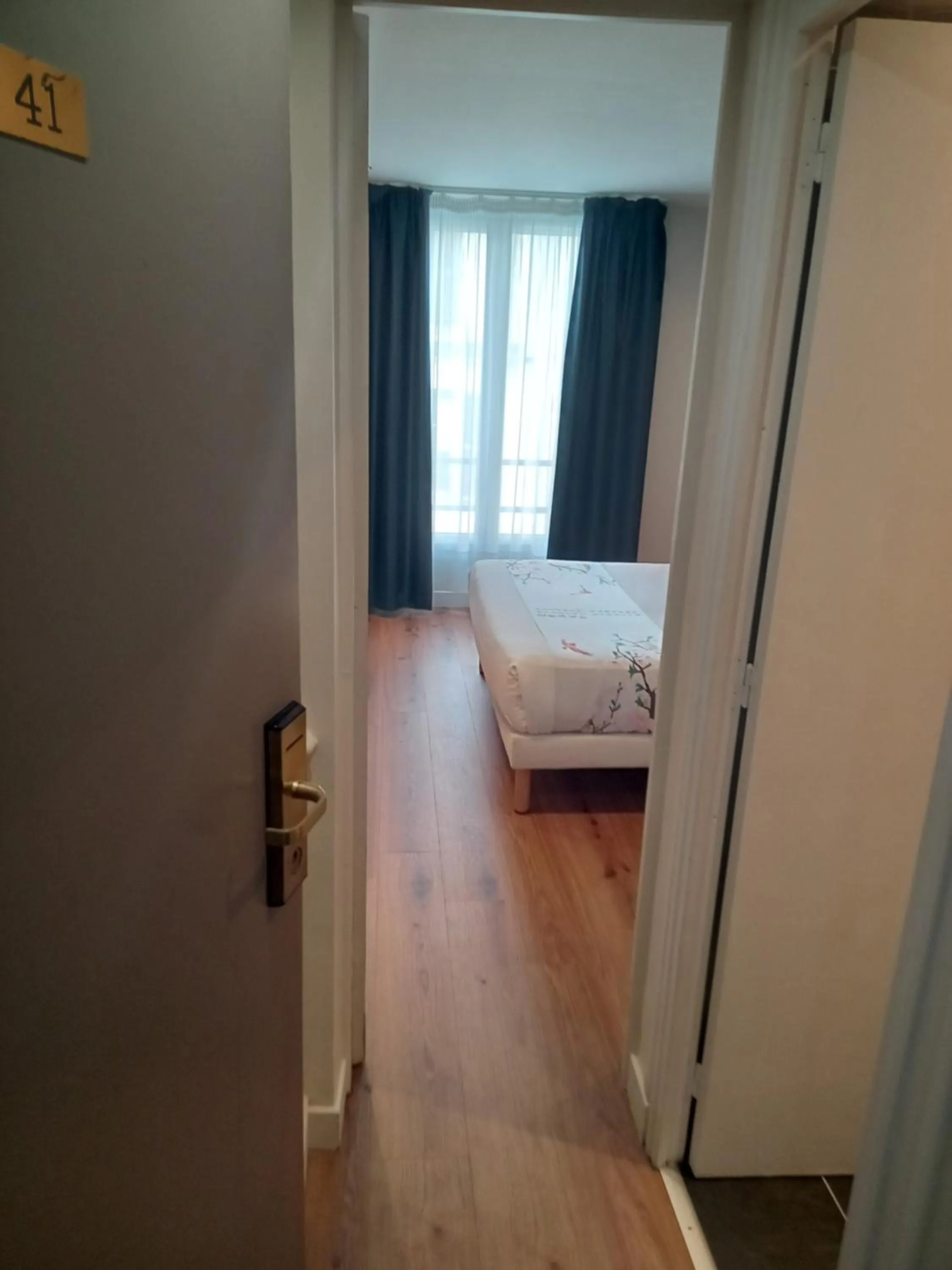 Bed in Hotel Modern Est