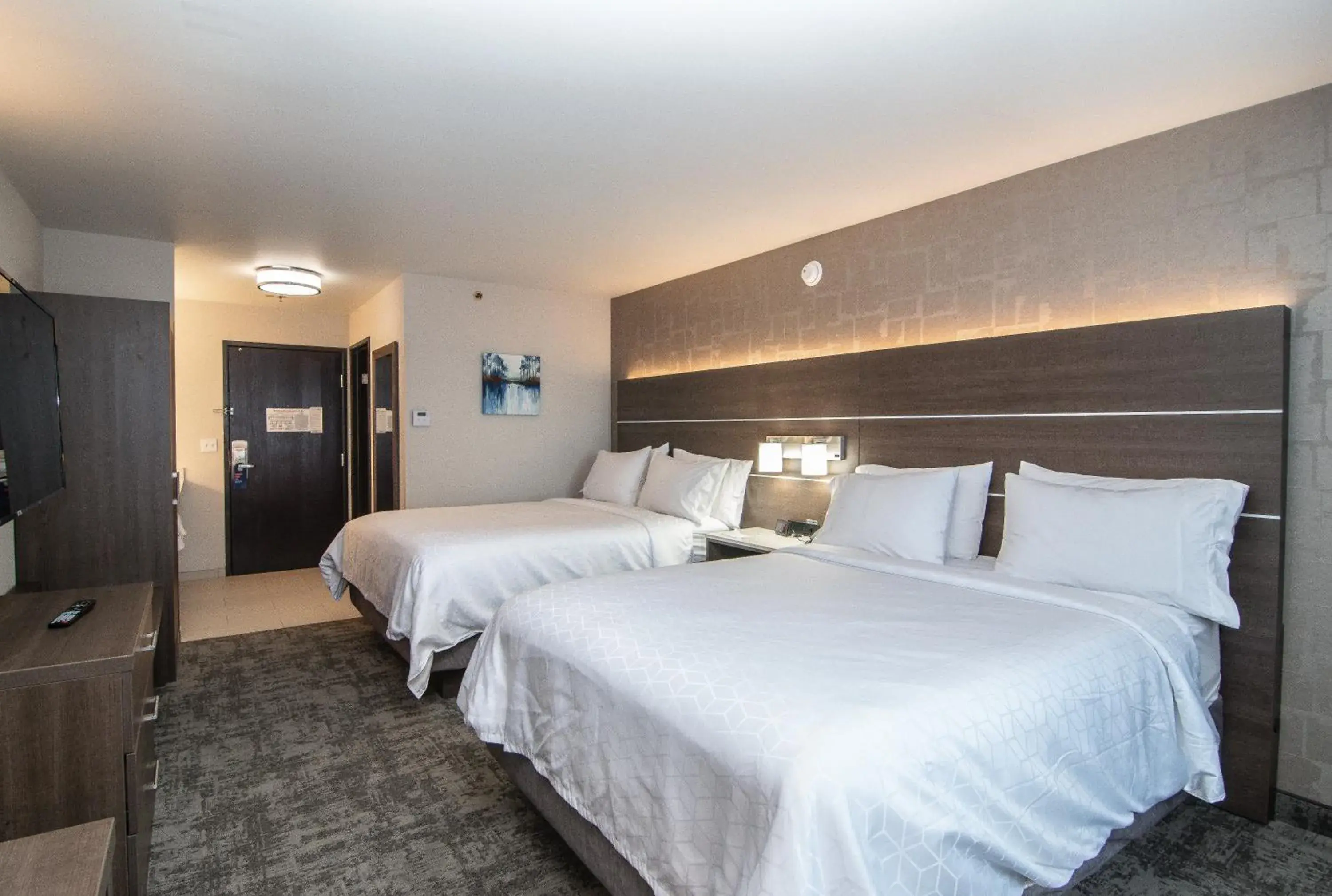 Queen Room with Two Queen Beds and Balcony - Non-Smoking in Holiday Inn Express Hotel & Suites Kalispell by IHG Queen Room with Two Queen Beds and Balcony - Non-Smoking in Holiday Inn Express Hotel & Suites Kalispell by IHG