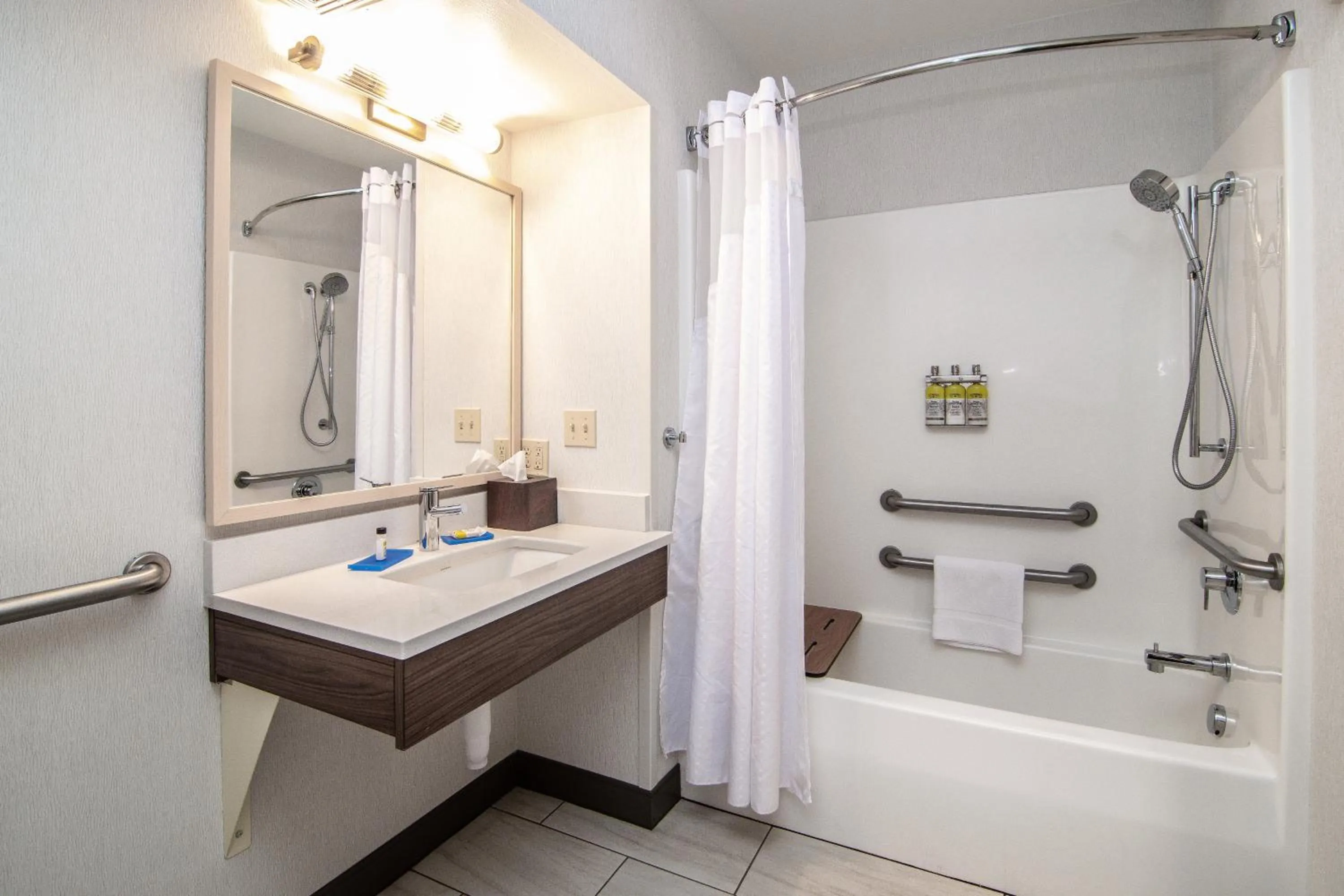 Bathroom in Holiday Inn Express Hotel & Suites Kalispell by IHG