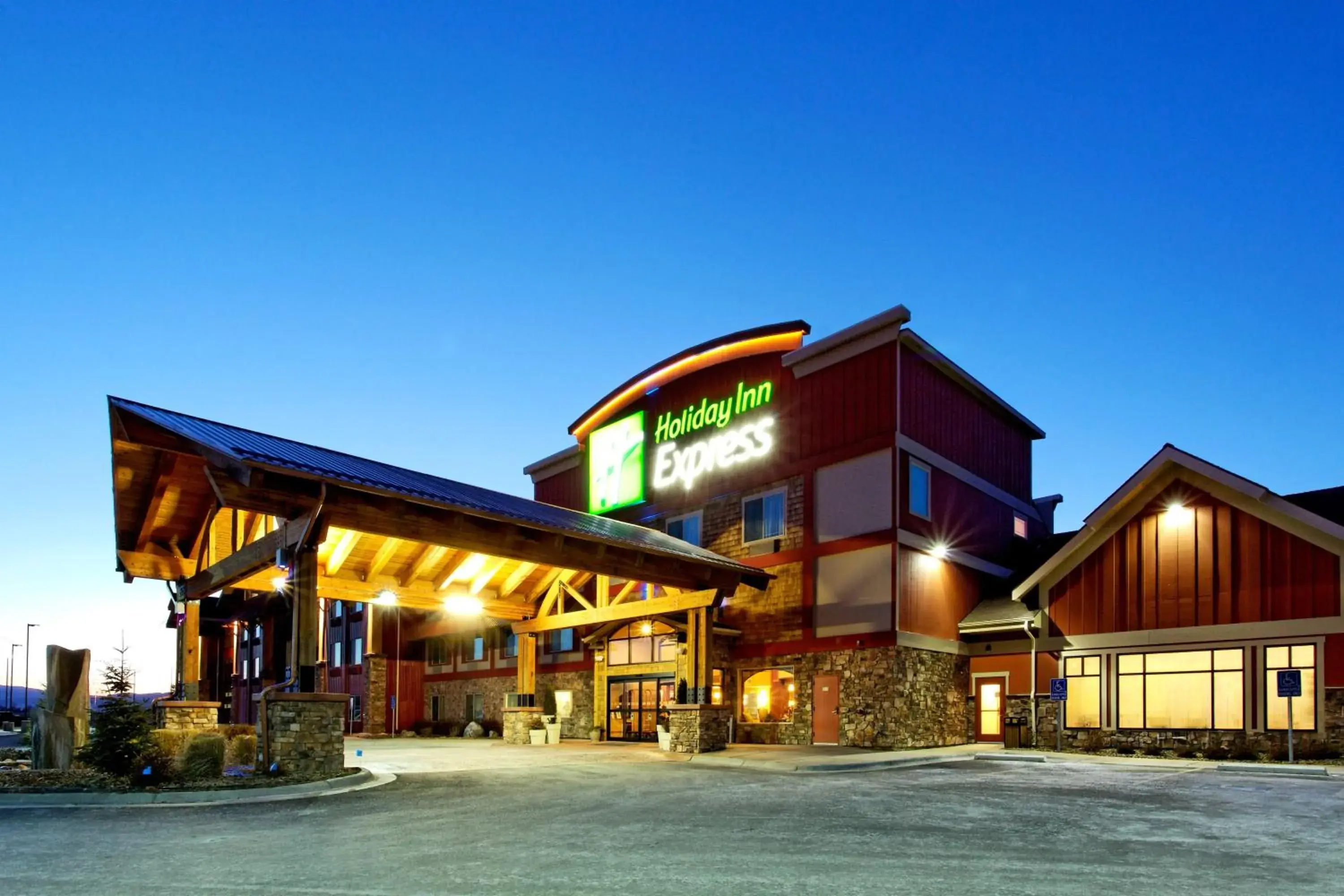 Property building in Holiday Inn Express Hotel & Suites Kalispell by IHG Property building in Holiday Inn Express Hotel & Suites Kalispell by IHG