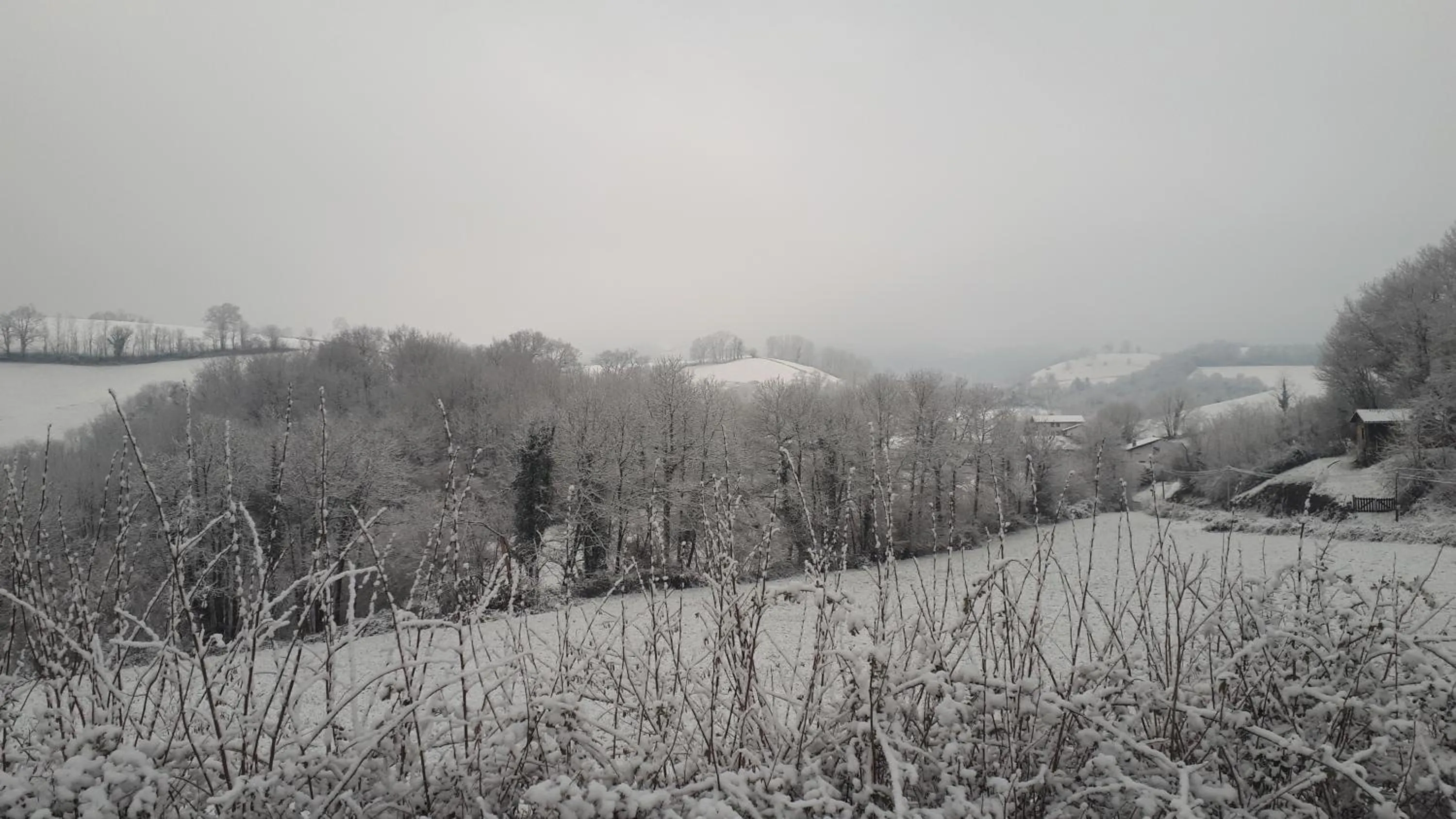 Natural landscape in Villa Goxoki avec piscine Saint Jean Pied de Port