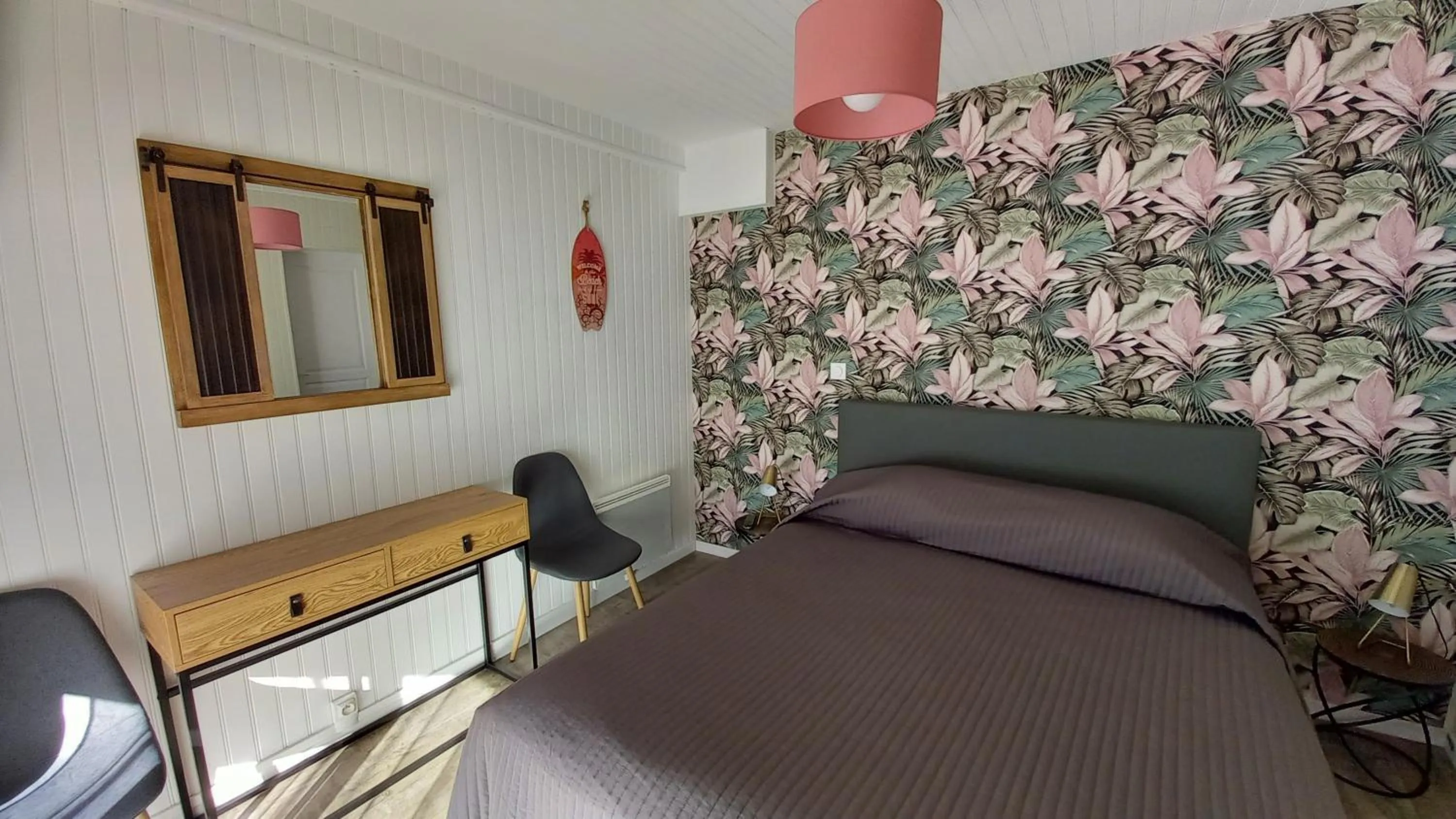 Shower, Bed in Villa Goxoki avec piscine Saint Jean Pied de Port