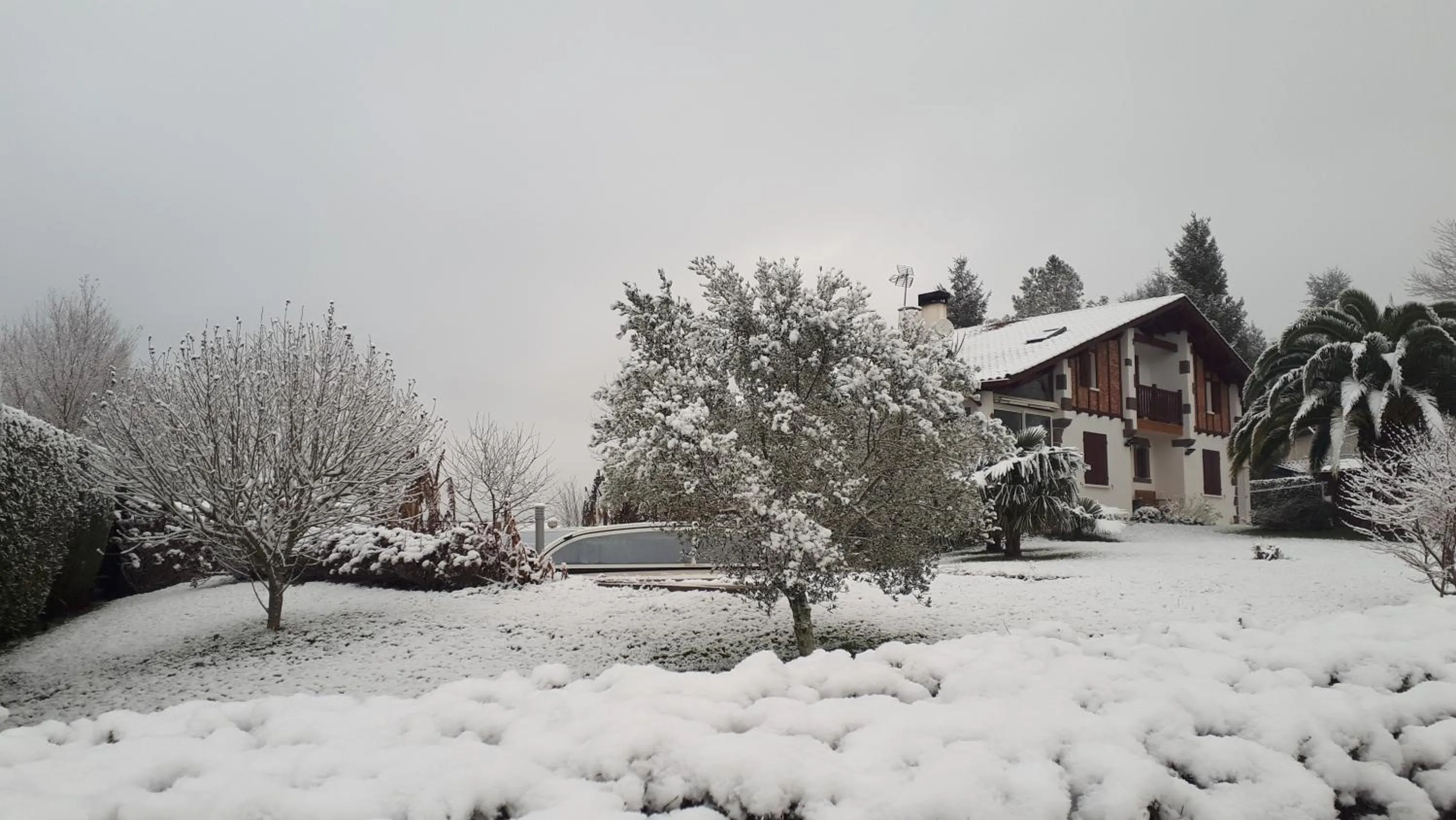 Winter in Villa Goxoki avec piscine Saint Jean Pied de Port