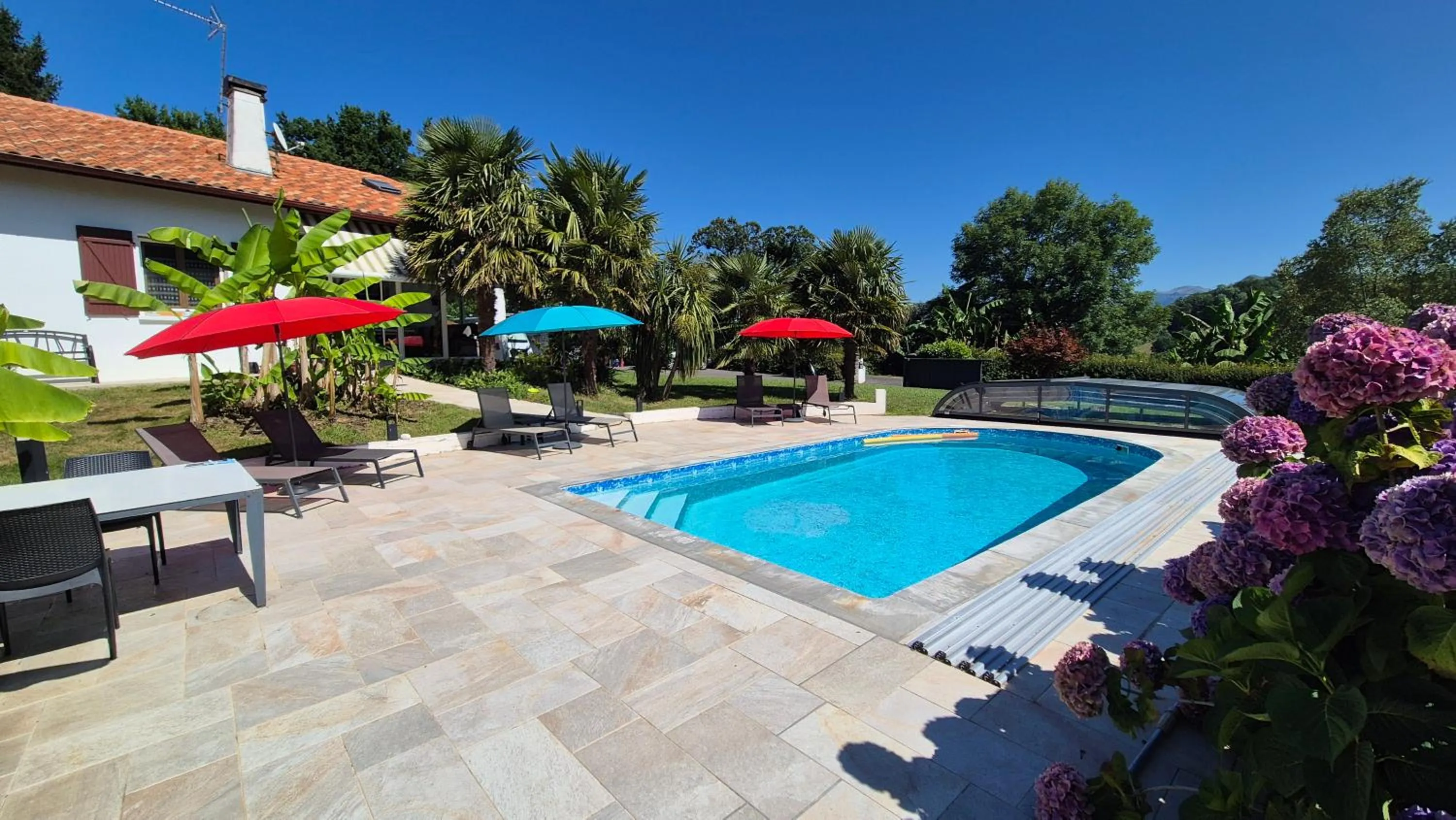 Natural landscape in Villa Goxoki avec piscine Saint Jean Pied de Port