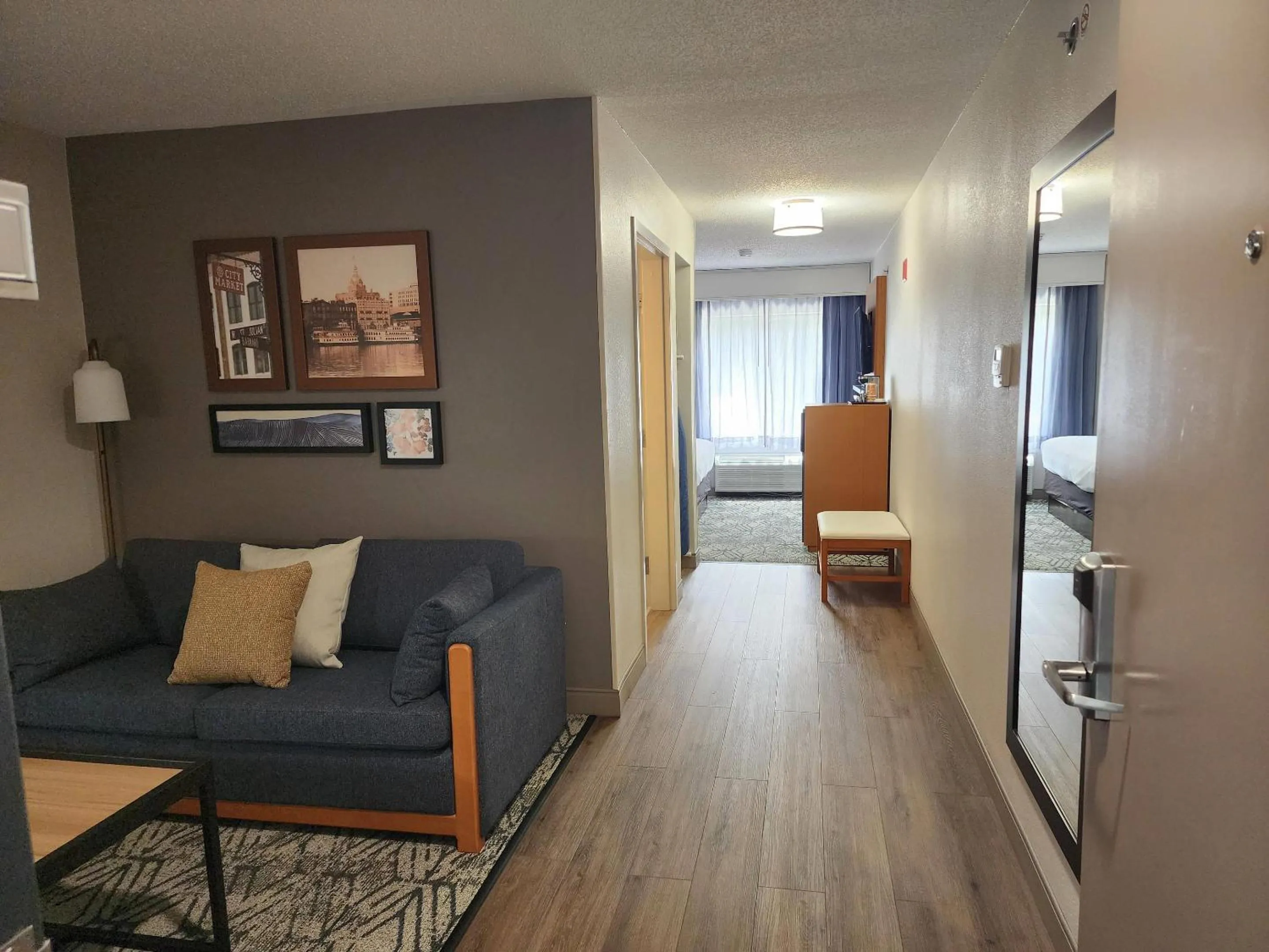 Bedroom in Country Inn & Suites by Radisson, Dahlgren-King George, VA