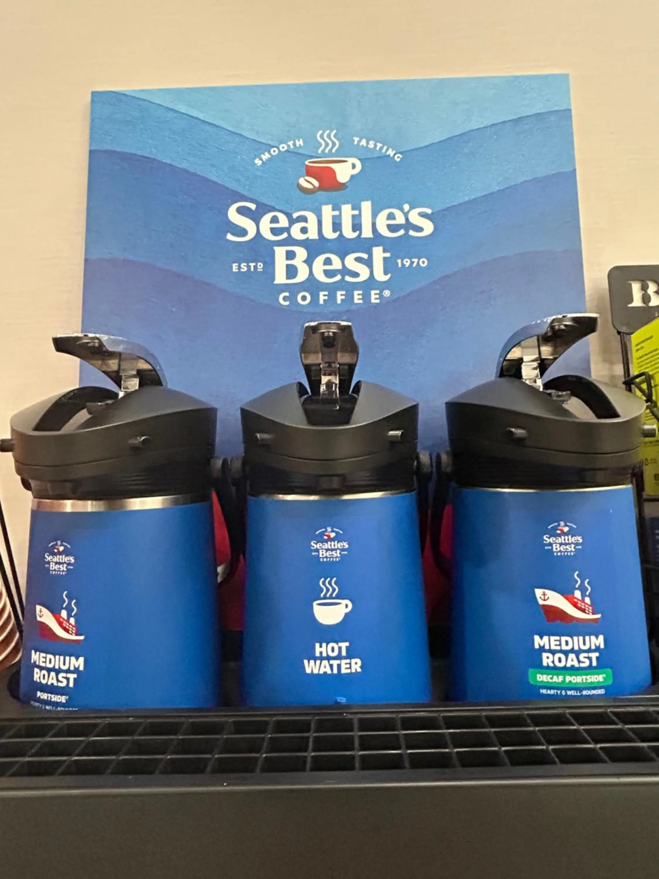 Coffee/tea facilities in Country Inn & Suites by Radisson, Dahlgren-King George, VA