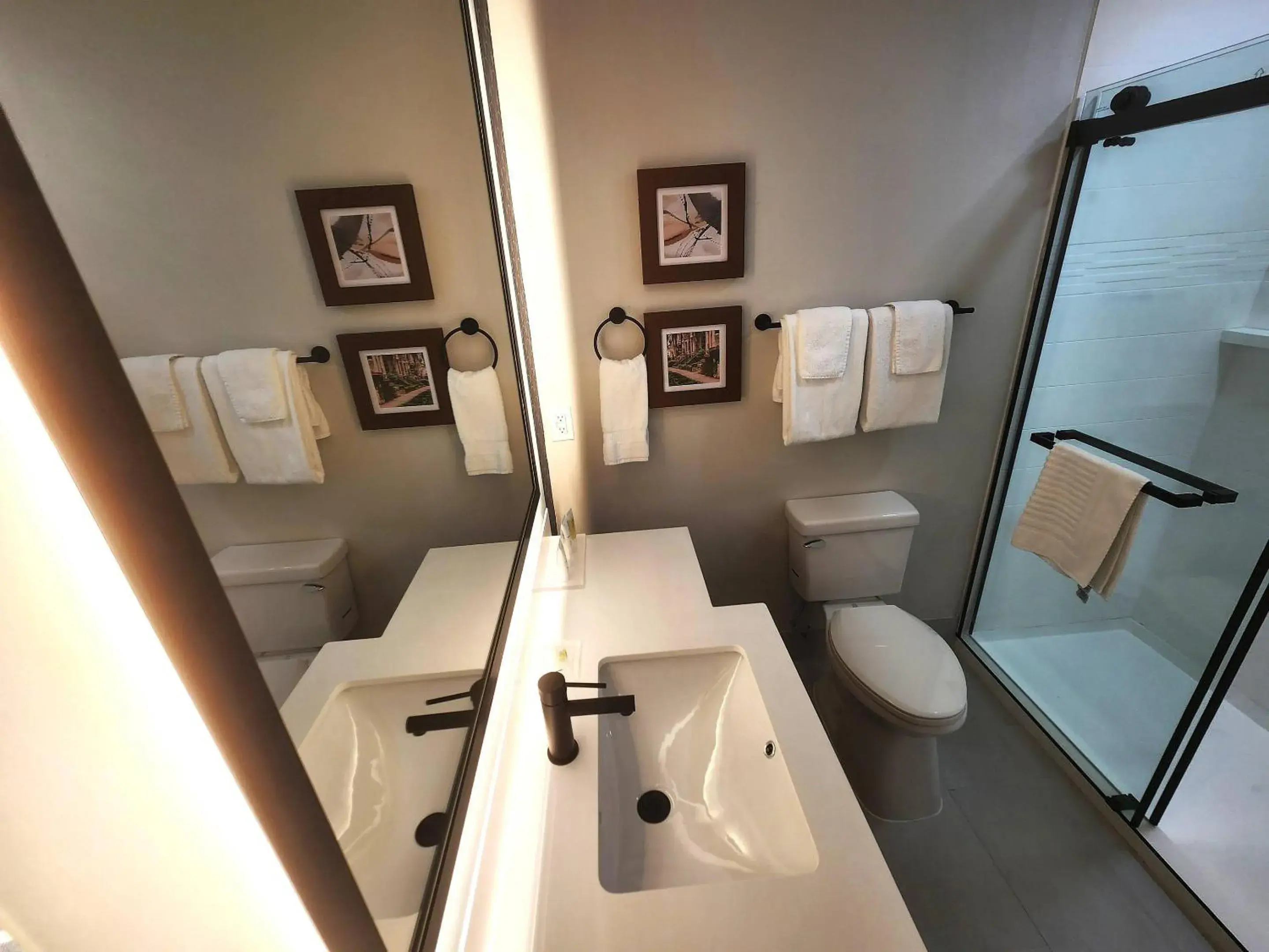 Bedroom in Country Inn & Suites by Radisson, Dahlgren-King George, VA Bedroom in Country Inn & Suites by Radisson, Dahlgren-King George, VA