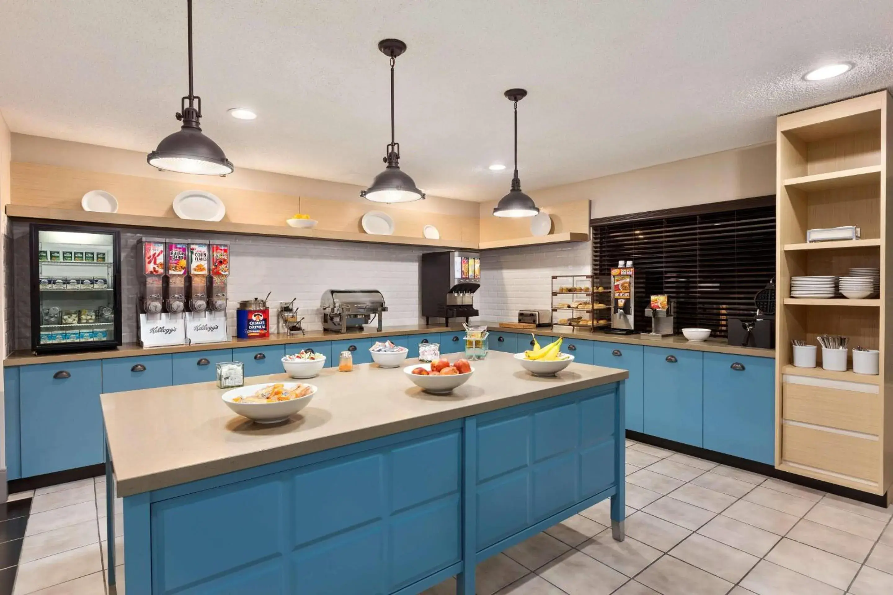 Breakfast in Country Inn & Suites by Radisson, Dahlgren-King George, VA Breakfast in Country Inn & Suites by Radisson, Dahlgren-King George, VA