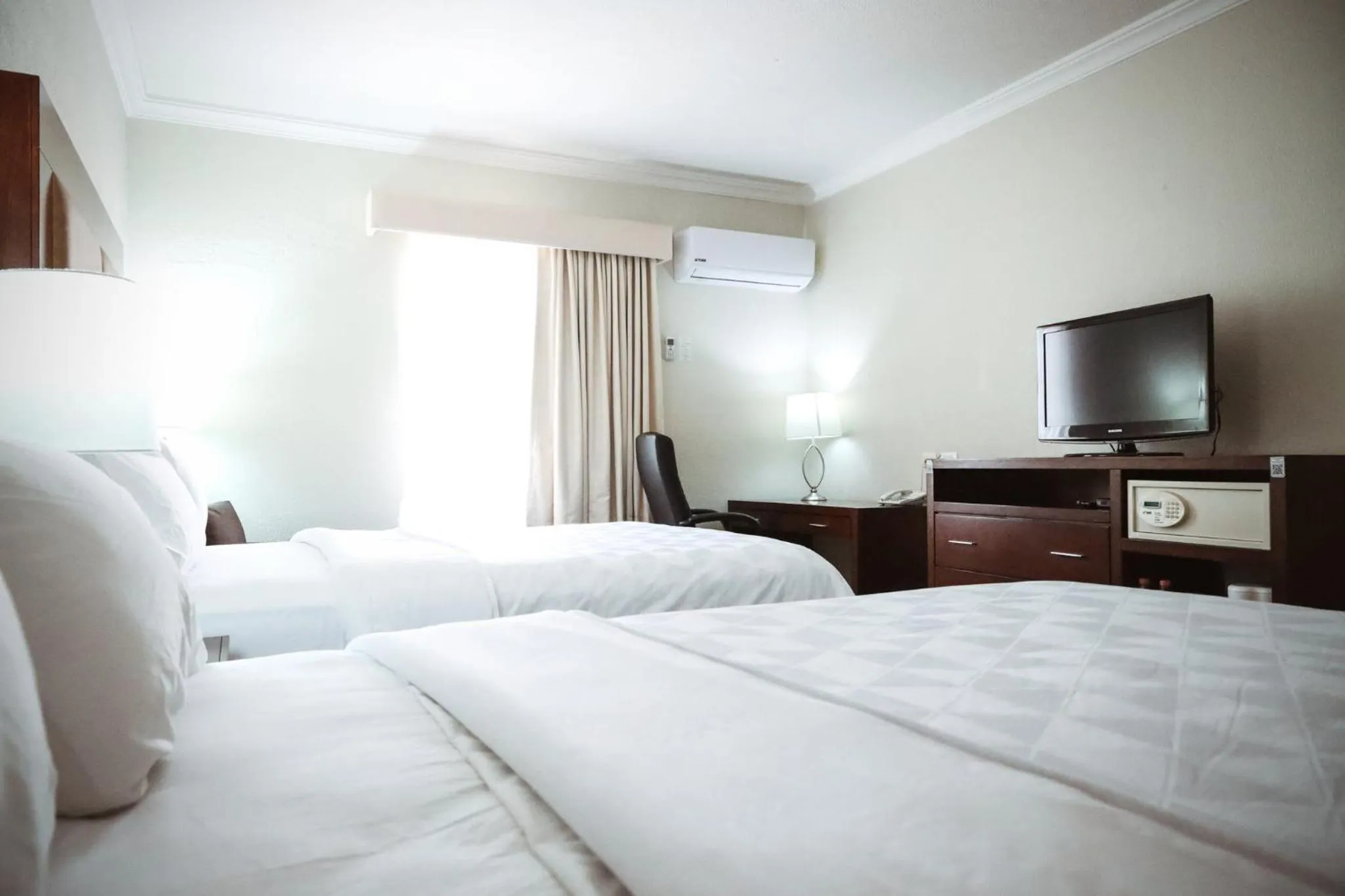 Photo of the whole room, Bed in Holiday Inn Durango by IHG