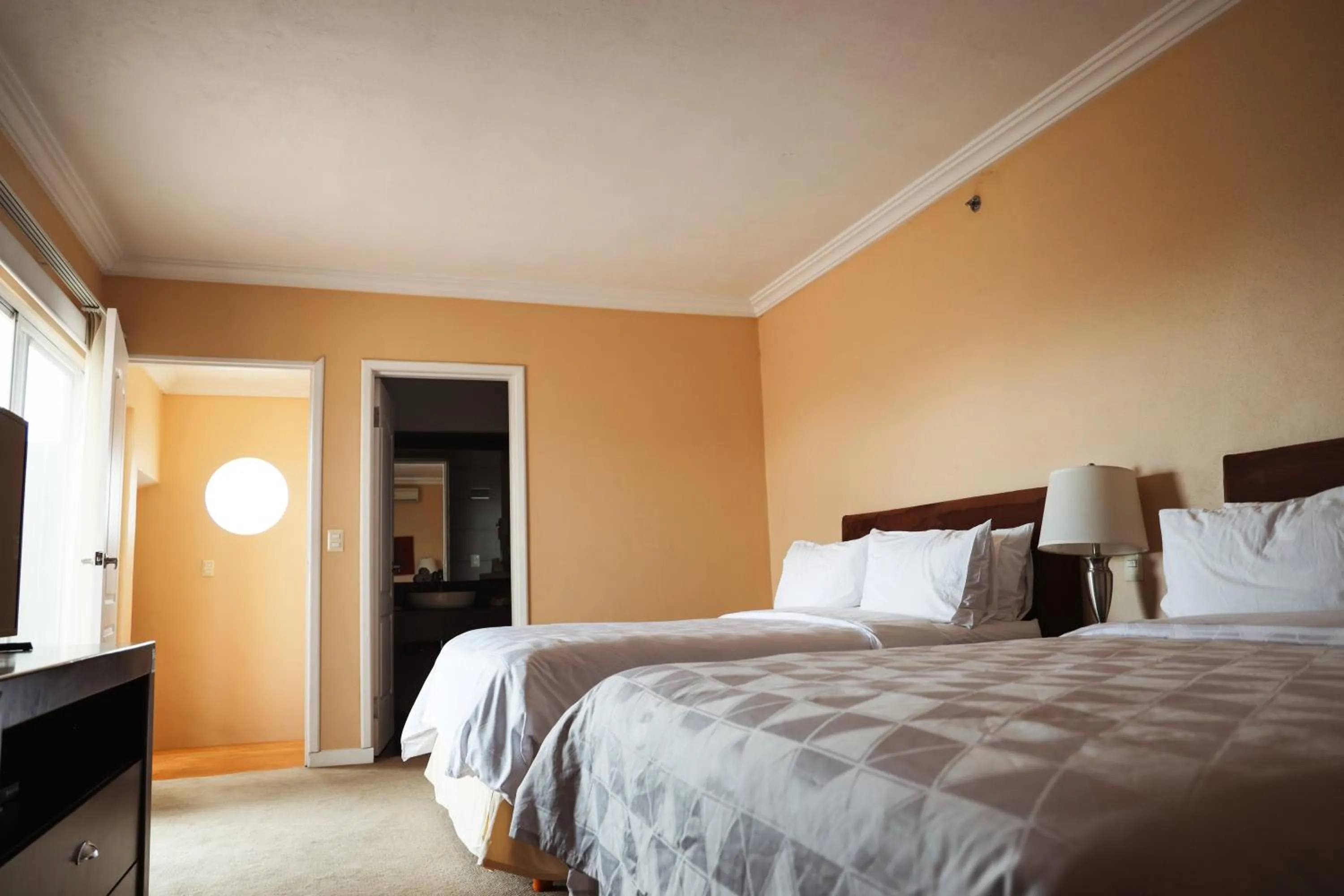 Photo of the whole room, Bed in Holiday Inn Durango by IHG