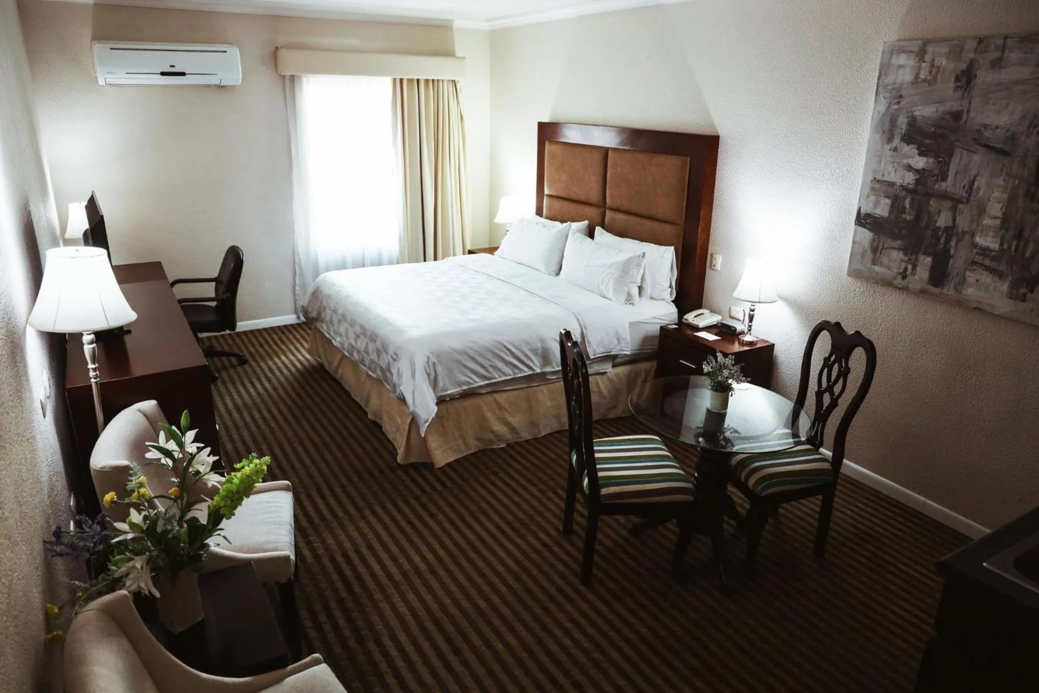 Photo of the whole room, Bed in Holiday Inn Durango by IHG