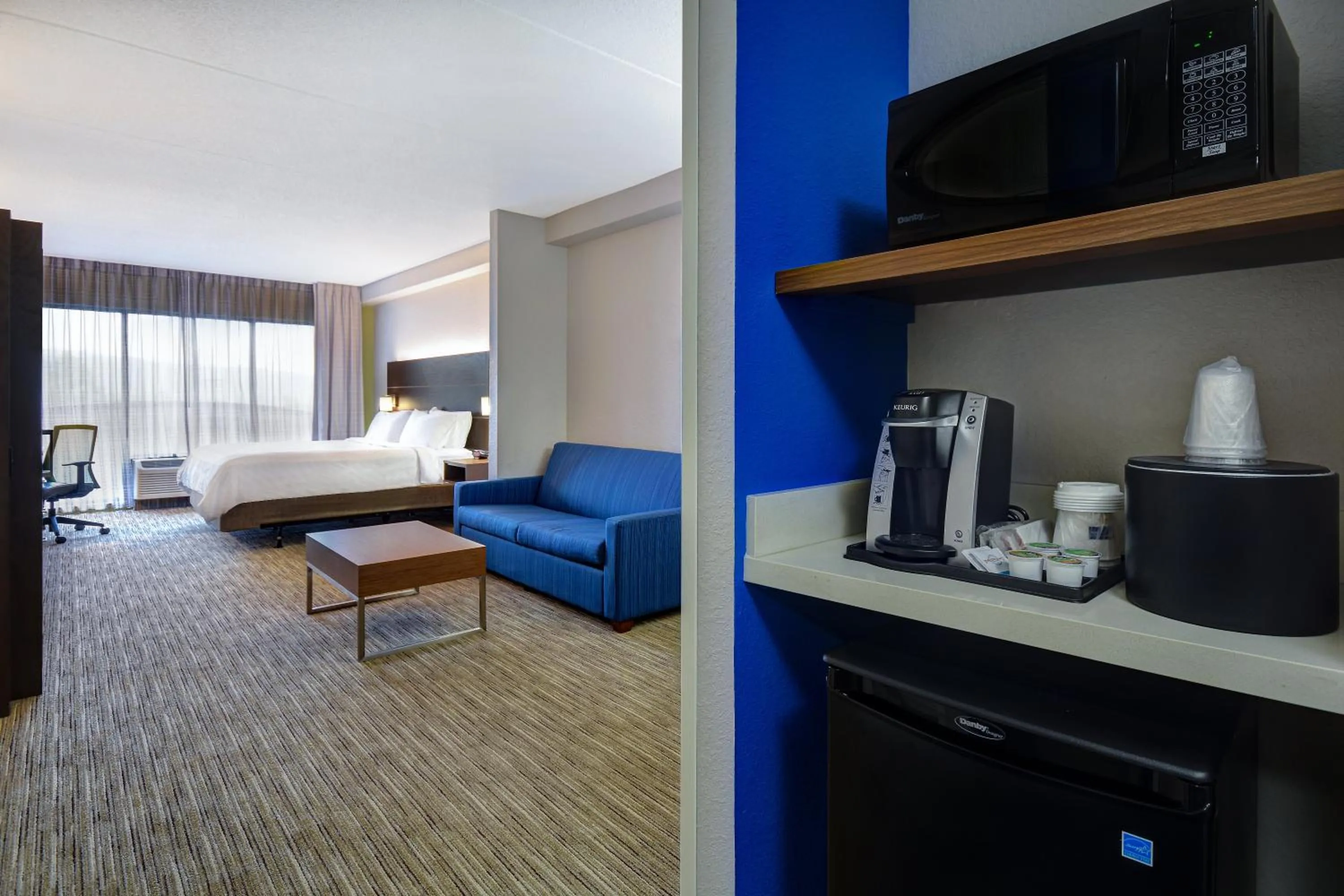 Photo of the whole room, Bed in Holiday Inn Express Hotel & Suites Smyrna-Nashville Area by IHG