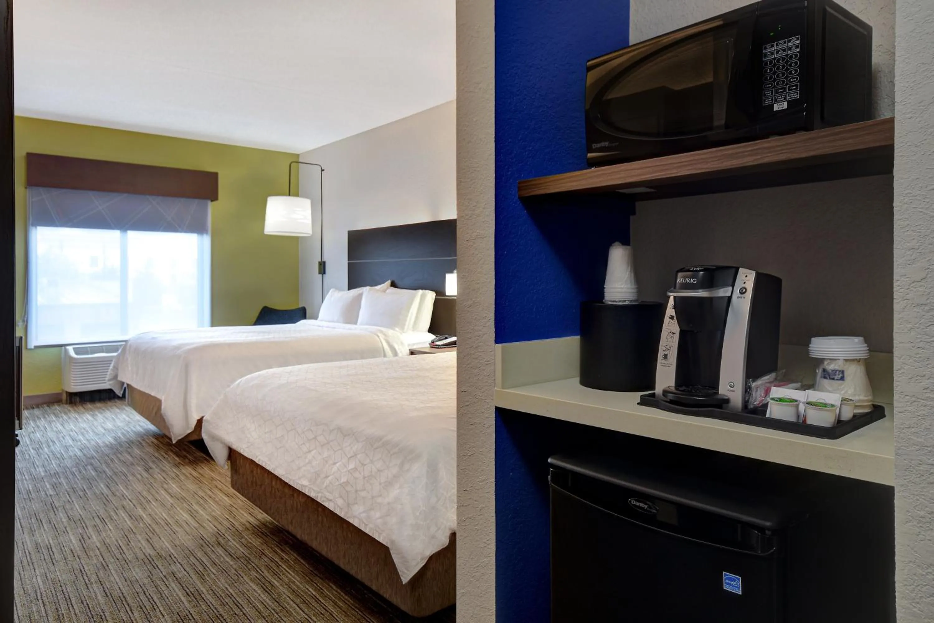 Photo of the whole room, Bed in Holiday Inn Express Hotel & Suites Smyrna-Nashville Area by IHG