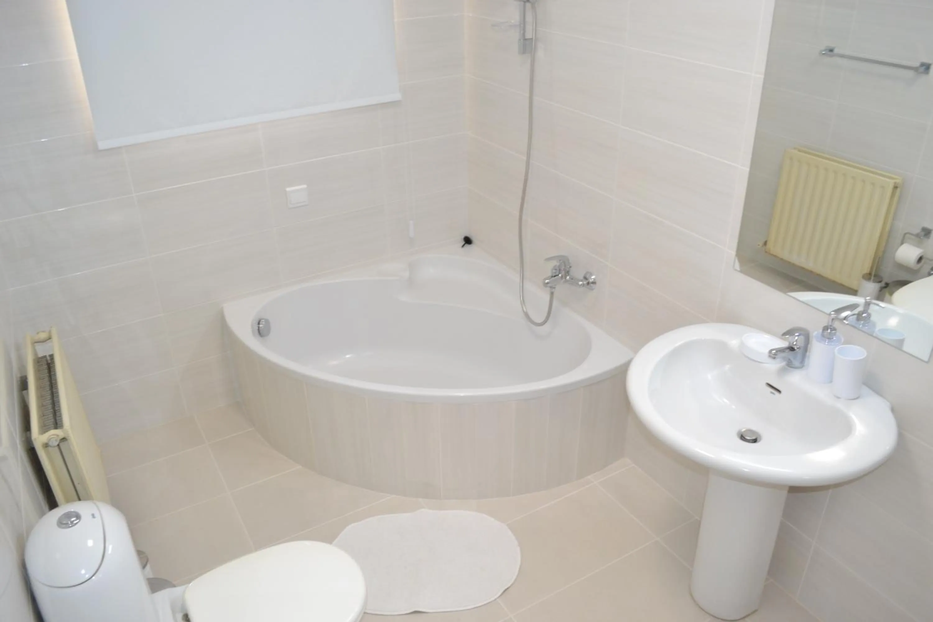 Shower in Marianna Hotel Apartments